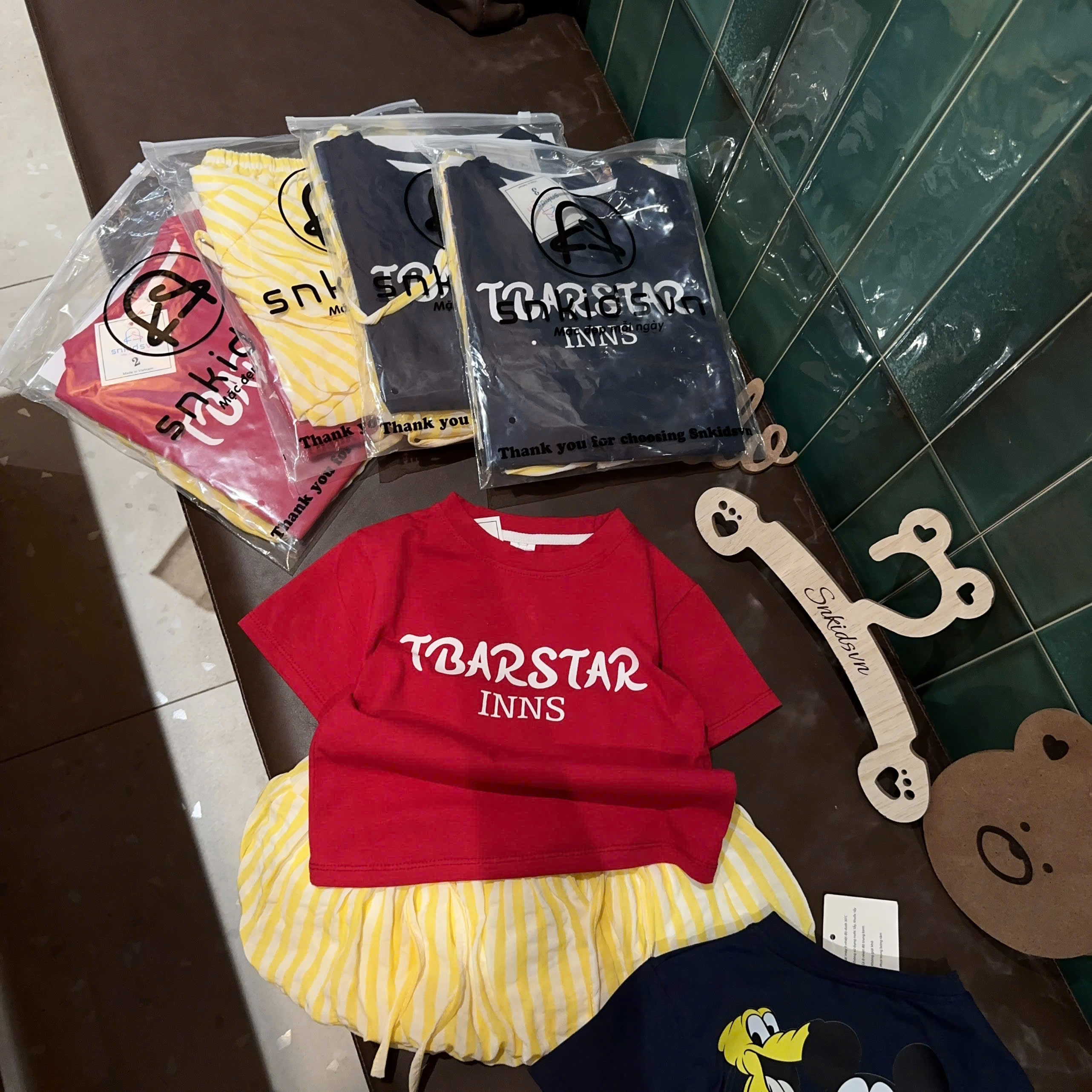 Sét bộ áo chữ và hình trước sau cv bồng vàng bé gái***