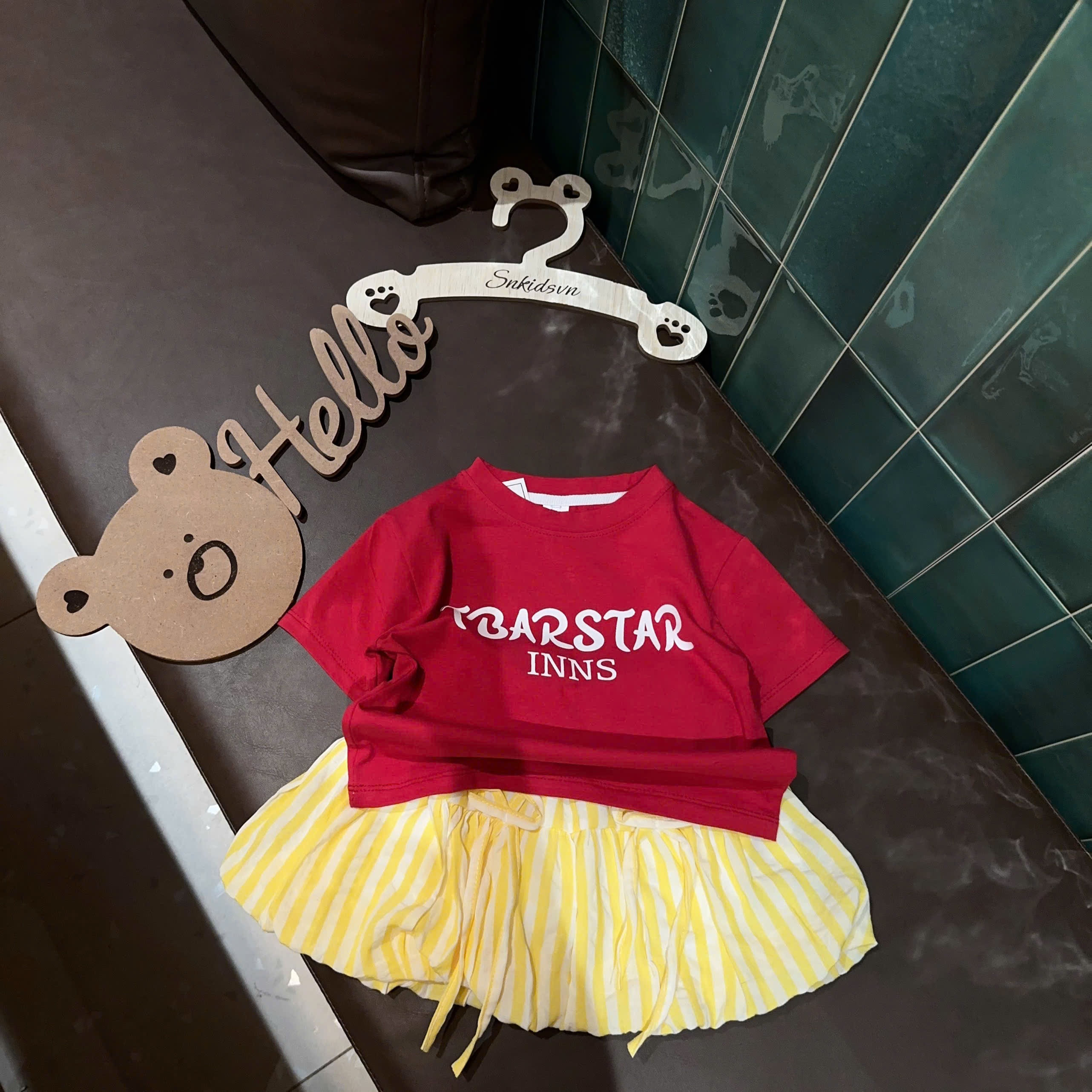 Sét bộ áo chữ và hình trước sau cv bồng vàng bé gái***