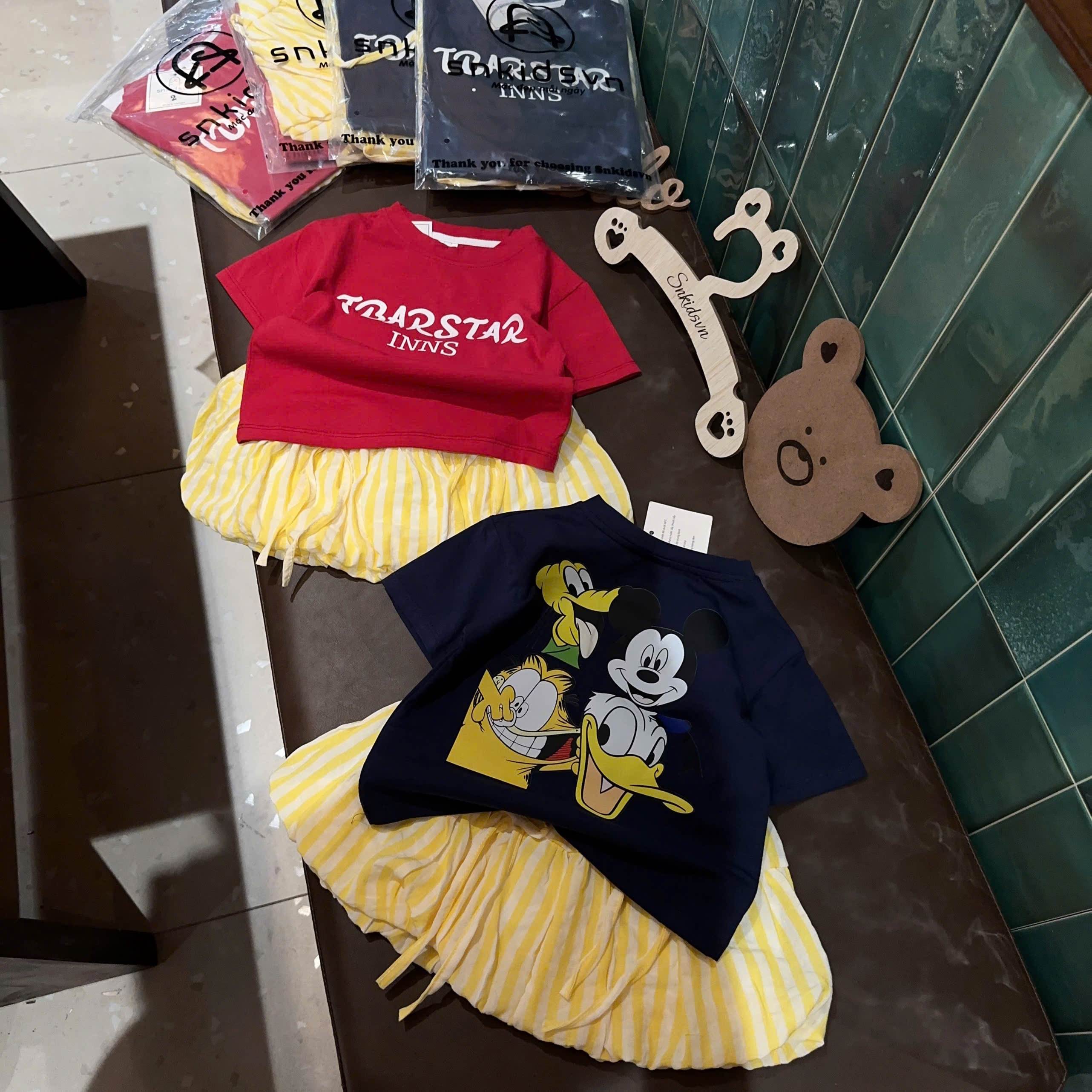 Sét bộ áo chữ và hình trước sau cv bồng vàng bé gái***