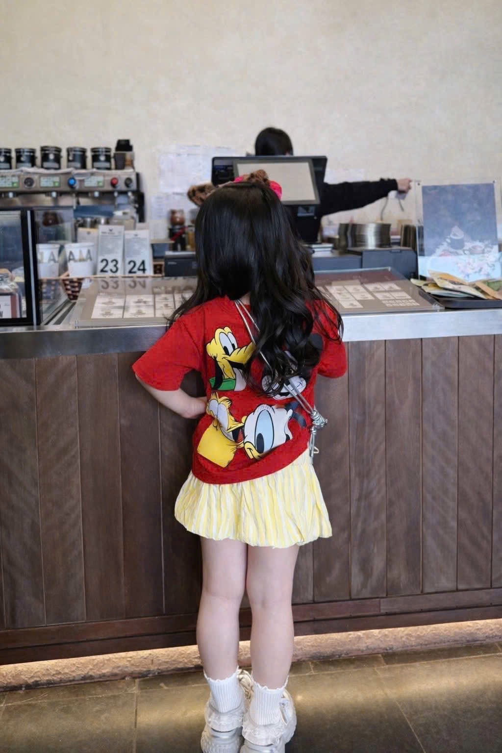 Sét bộ áo chữ và hình trước sau cv bồng vàng bé gái***