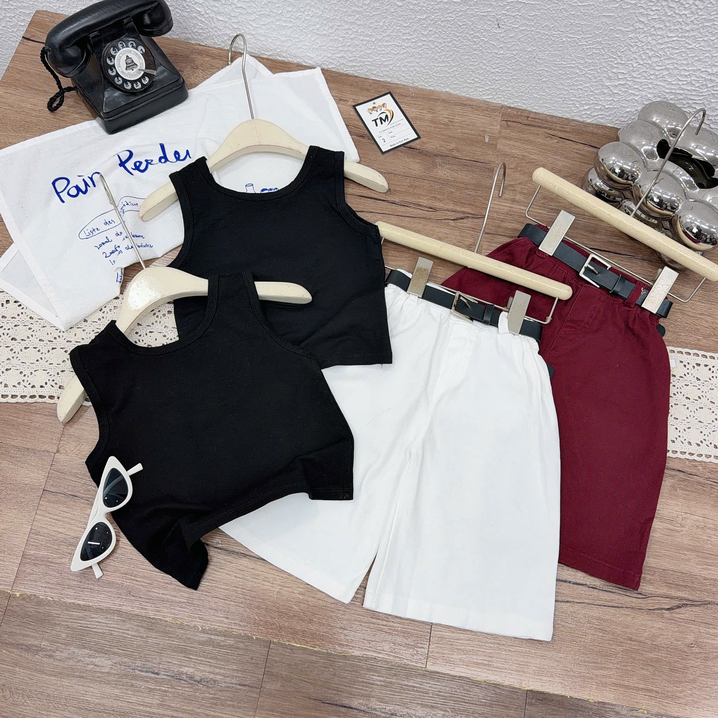 Sét bộ áo đen quần thô lửng bé gái kèm đai