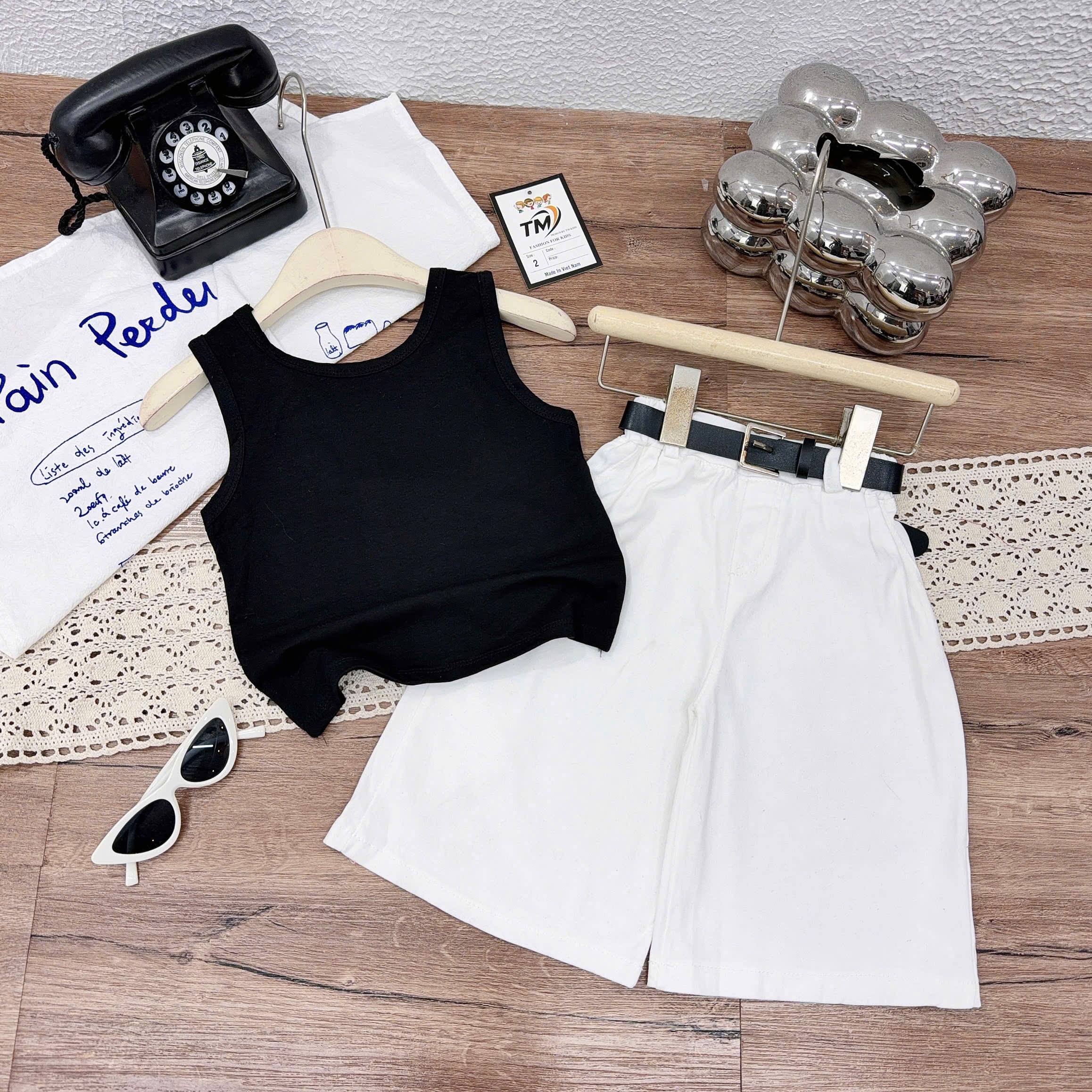 Sét bộ áo đen quần thô lửng bé gái kèm đai