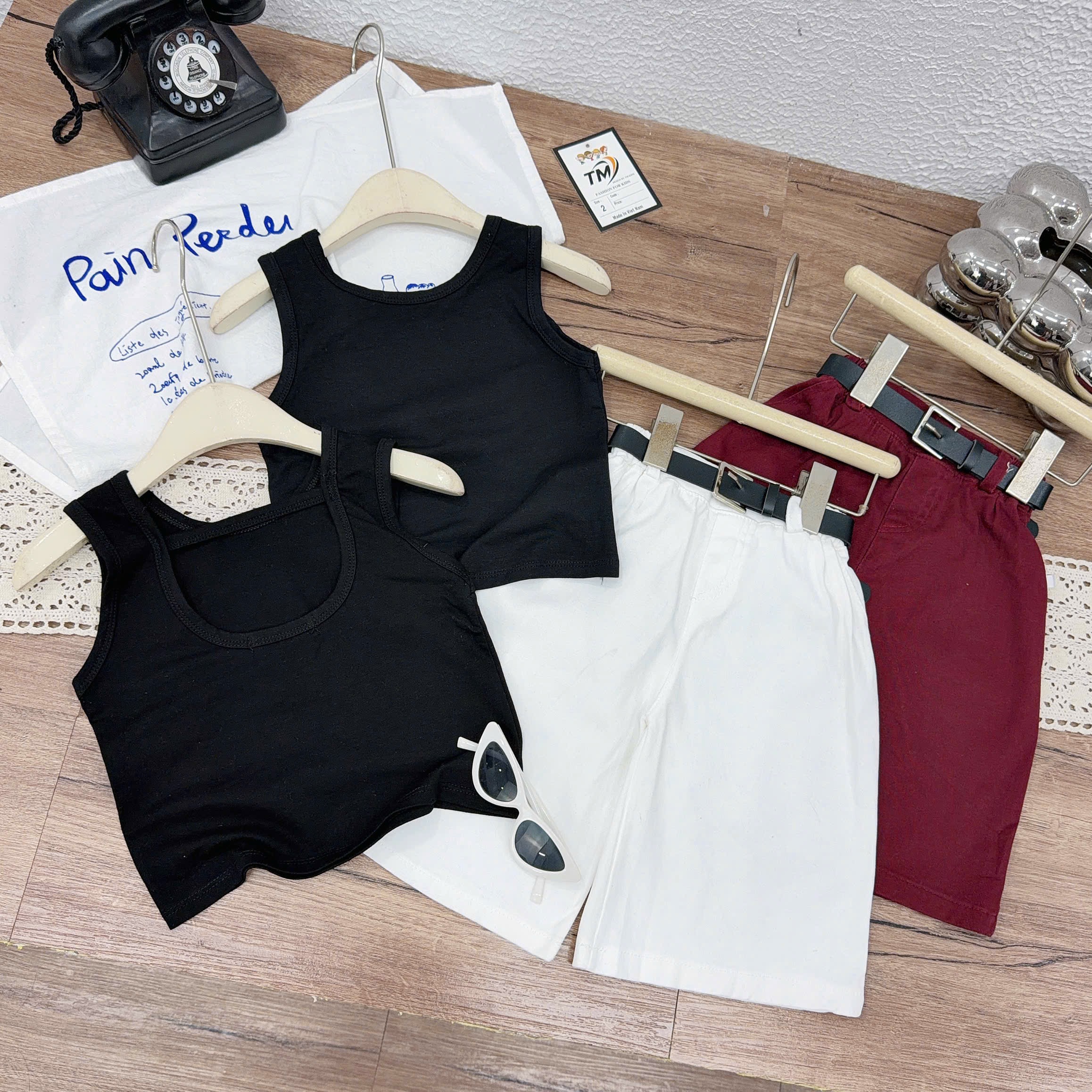 Sét bộ áo đen quần thô lửng bé gái kèm đai