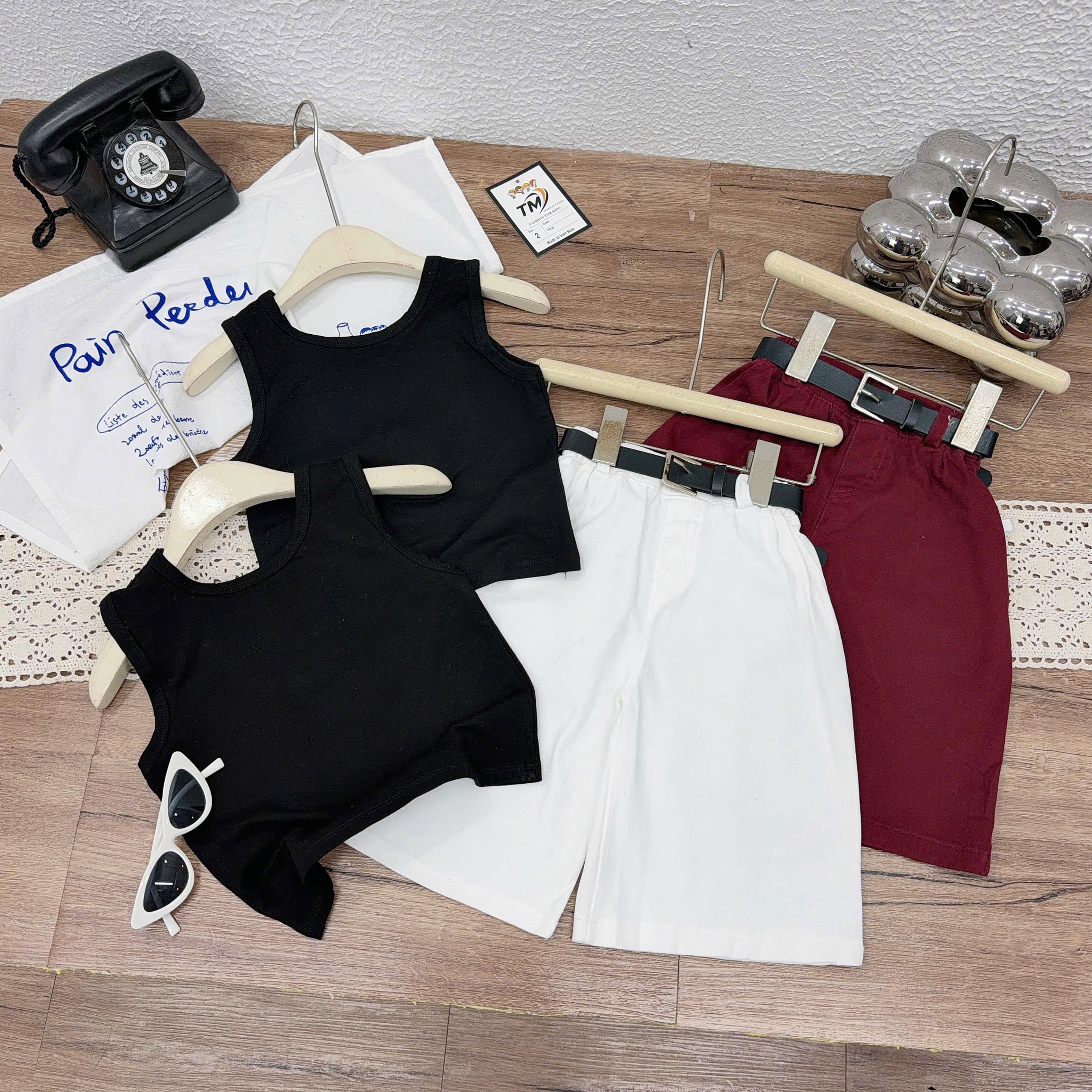 Sét bộ áo đen quần thô lửng bé gái kèm đai