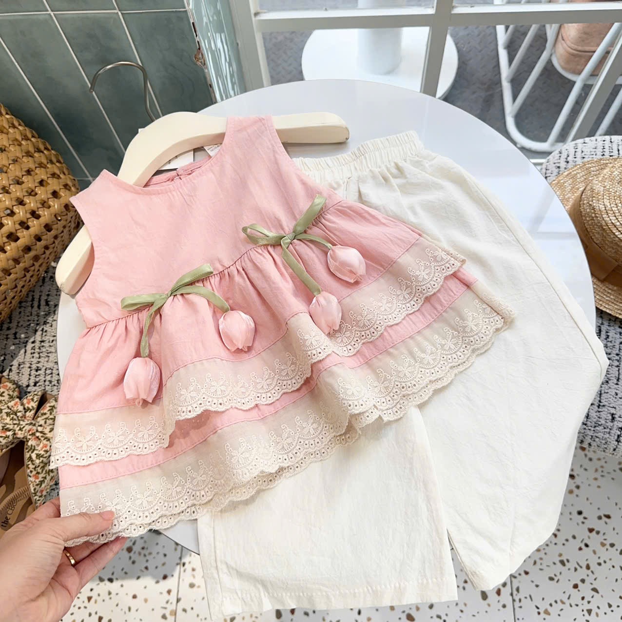 Sét bộ áo hồng đính hoatuylip quần xuông sn bé gái