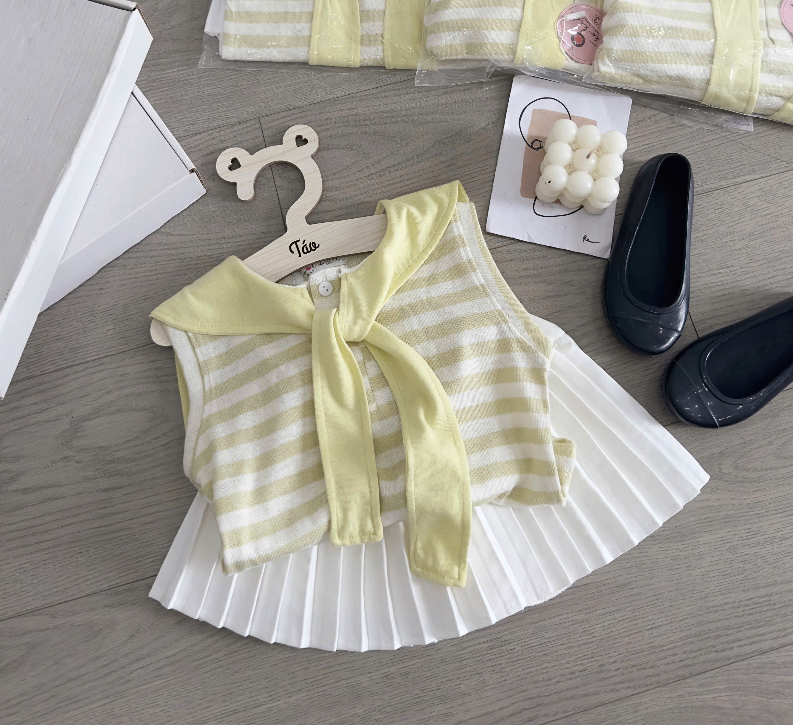 Sét bộ áo kẻ vàng cv xếp ly trắng bé gái