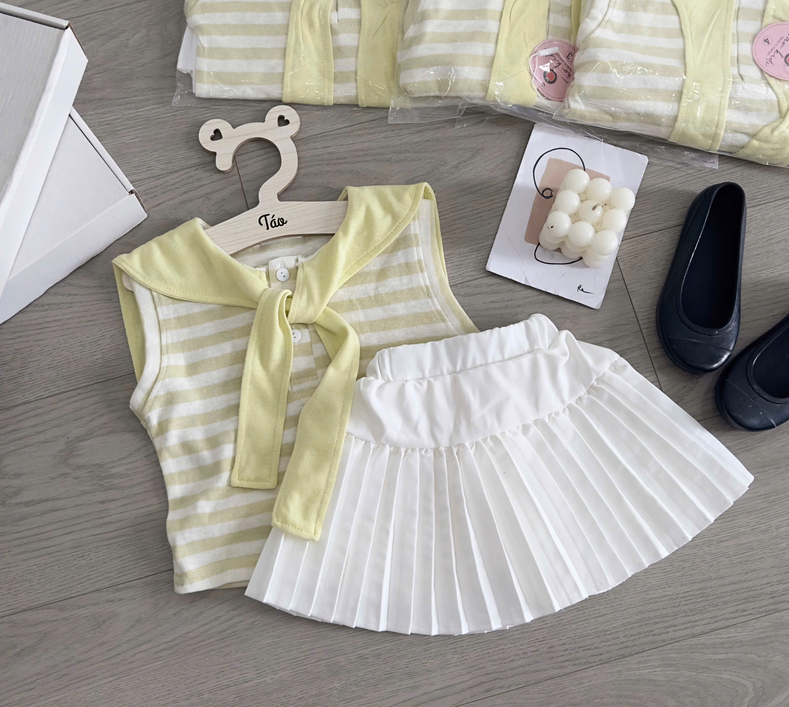 Sét bộ áo kẻ vàng cv xếp ly trắng bé gái