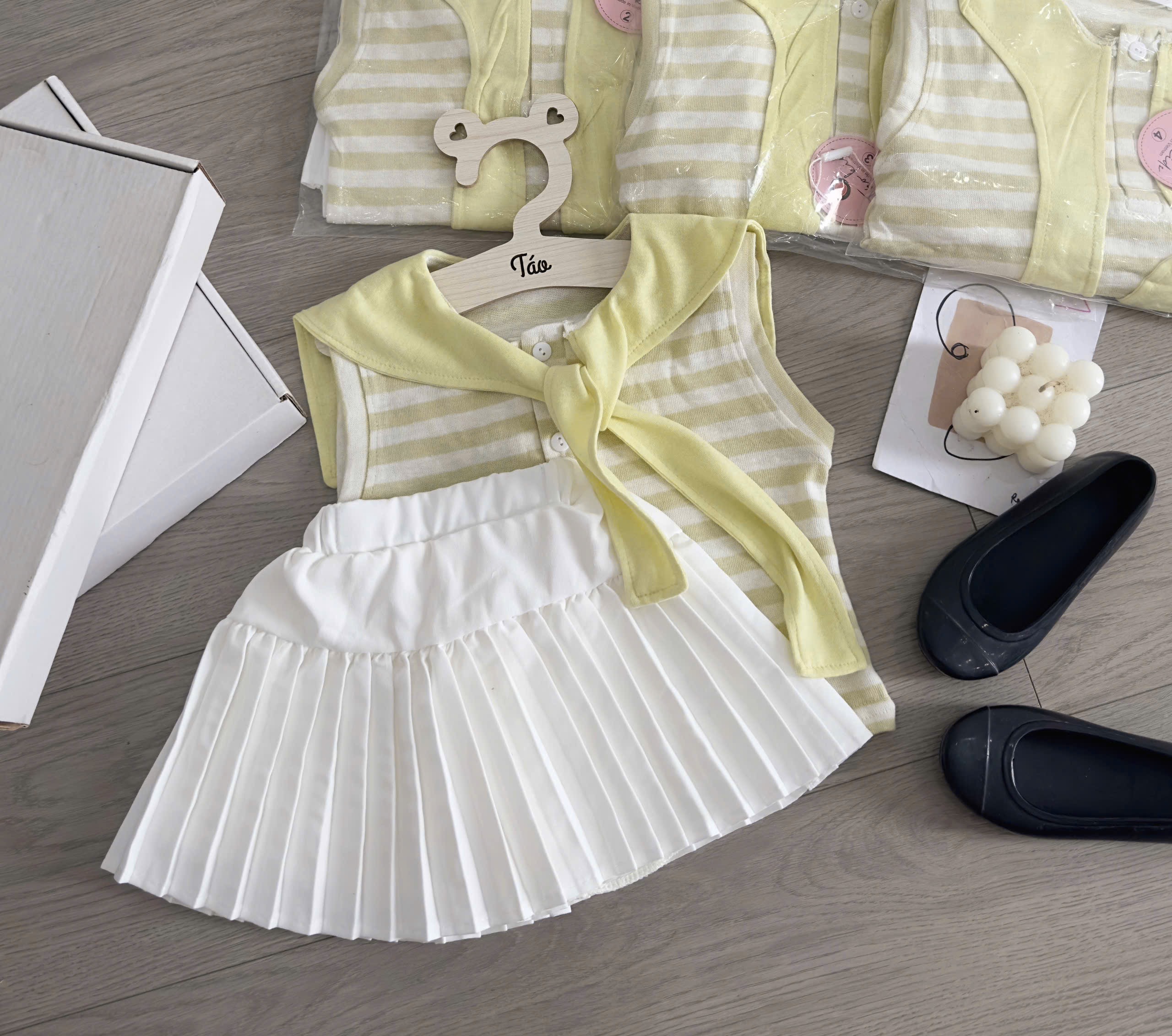Sét bộ áo kẻ vàng cv xếp ly trắng bé gái