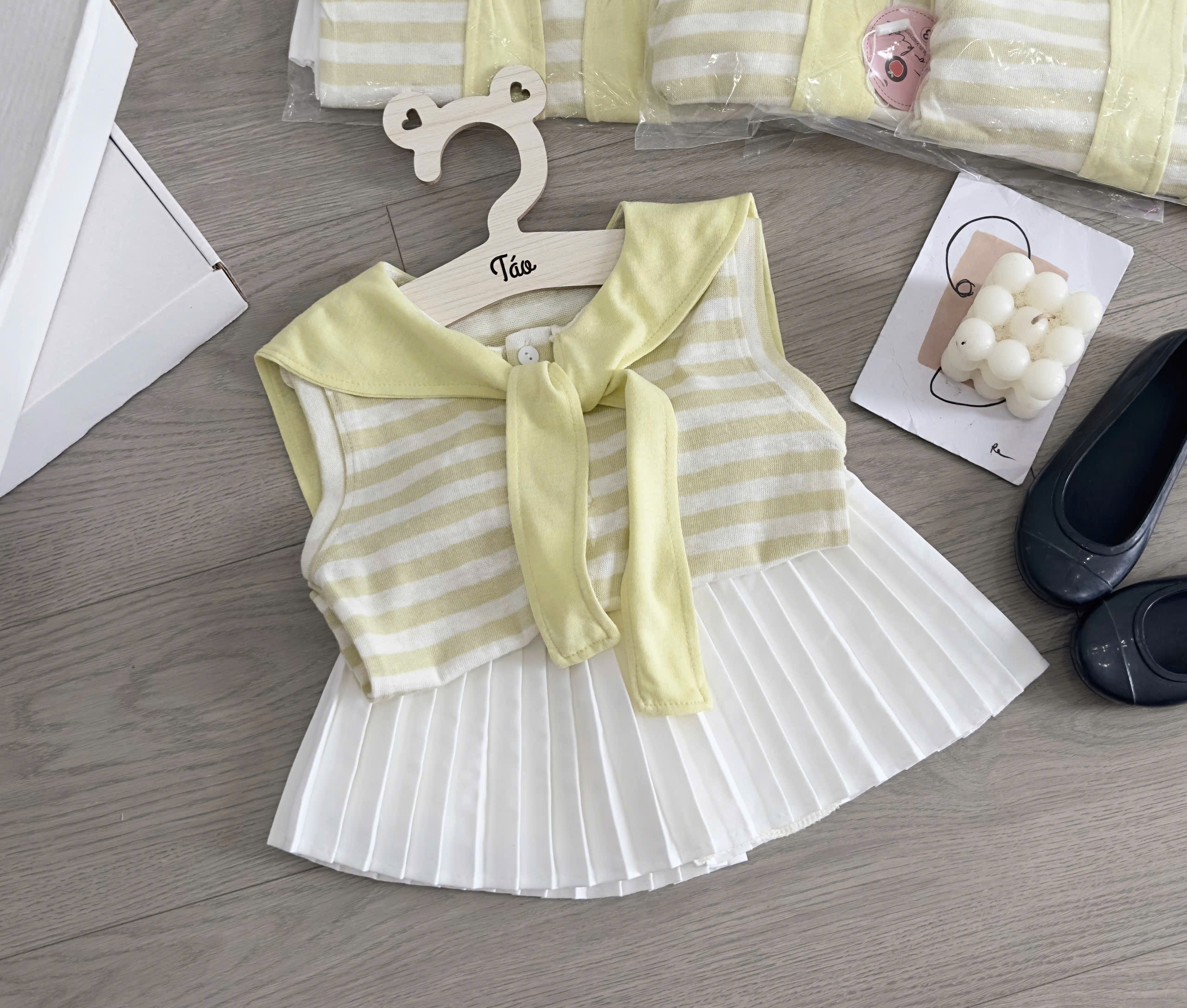 Sét bộ áo kẻ vàng cv xếp ly trắng bé gái