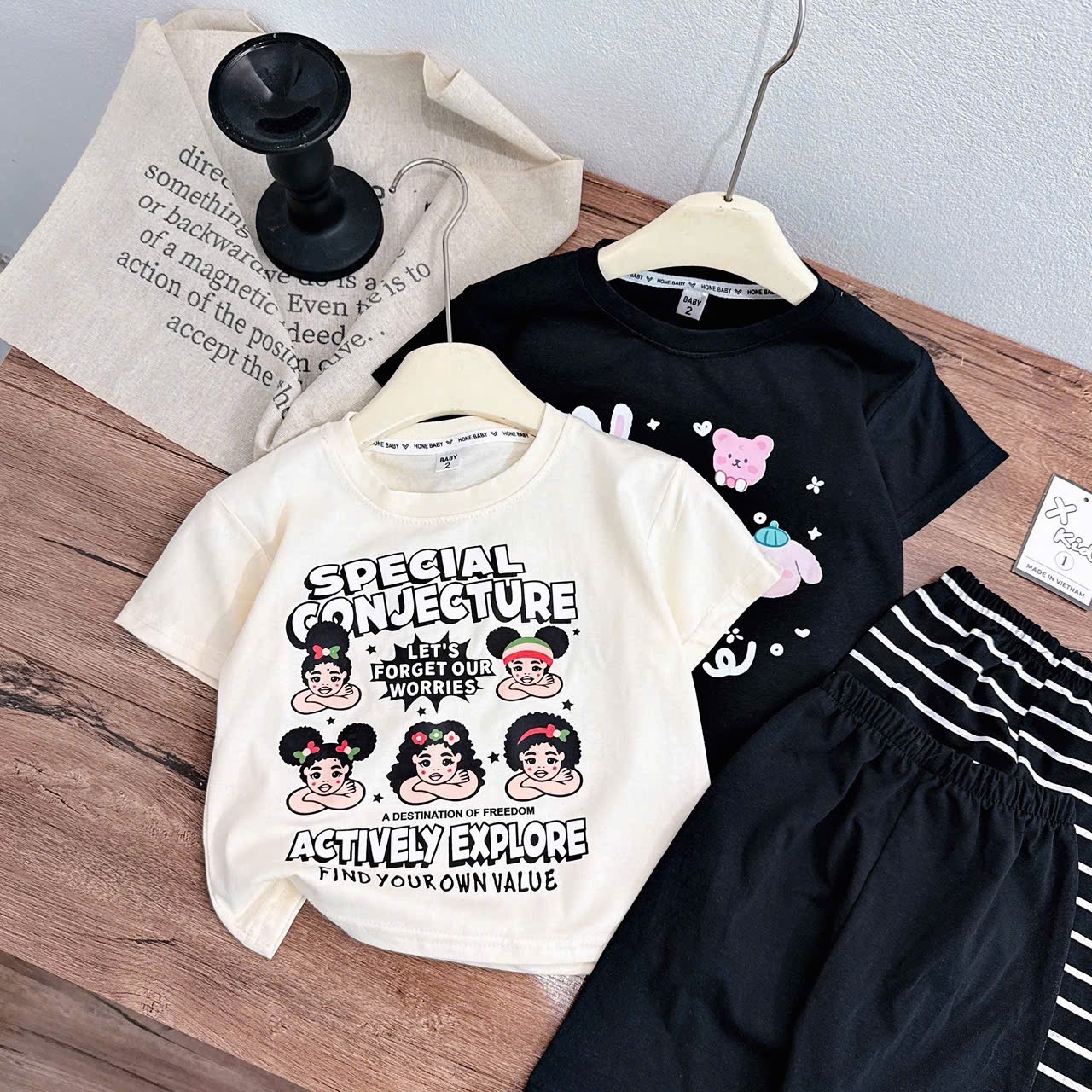 Sét bộ áo kem đen hình quần legging bé gái