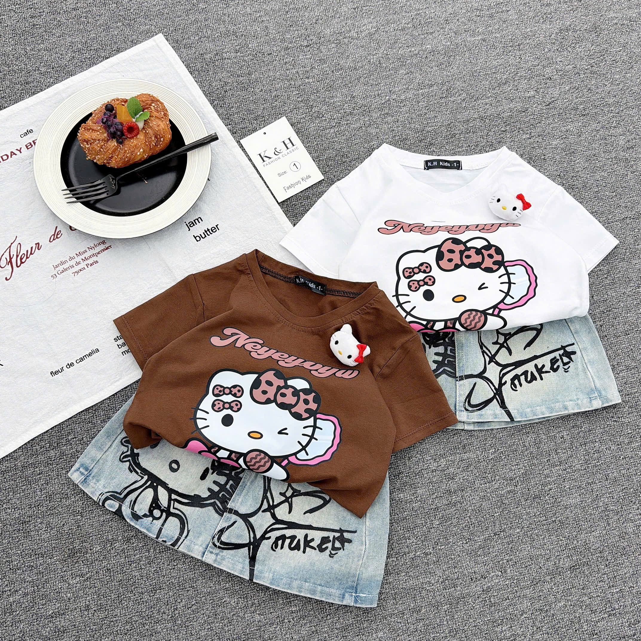 Sét bộ áo kitty nâu trắng cv bò bé gái