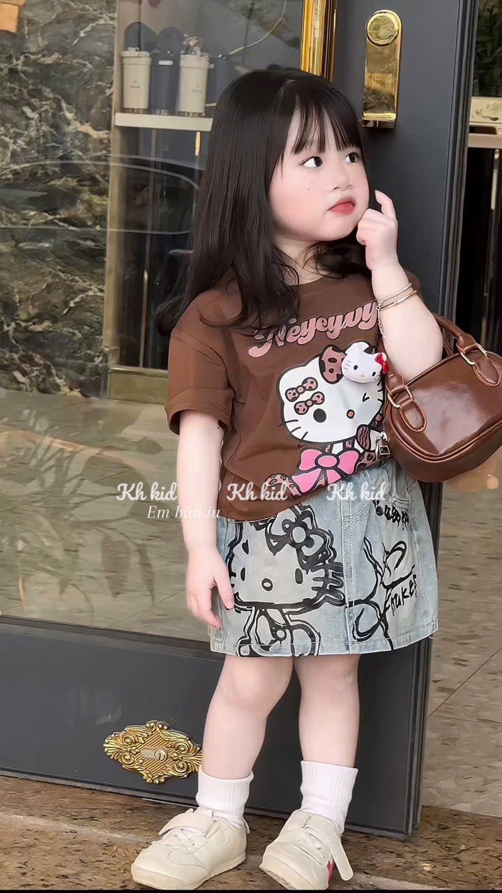 Sét bộ áo kitty nâu trắng cv bò bé gái