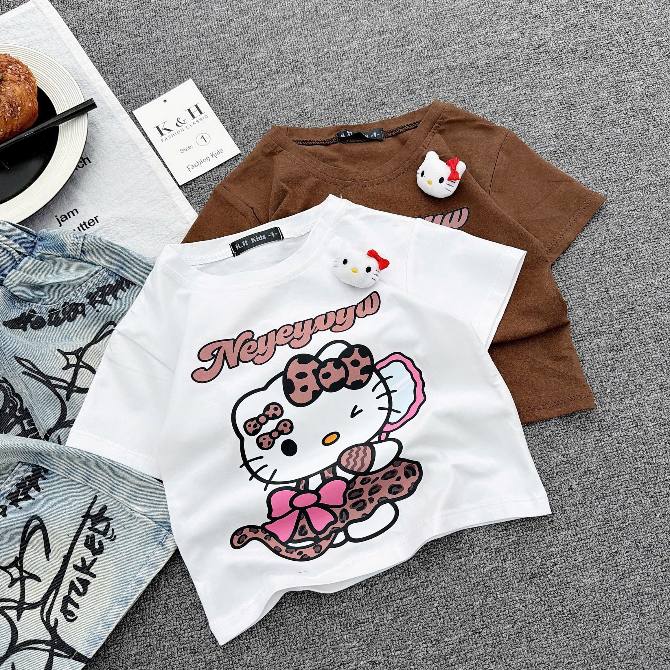 Sét bộ áo kitty nâu trắng cv bò bé gái