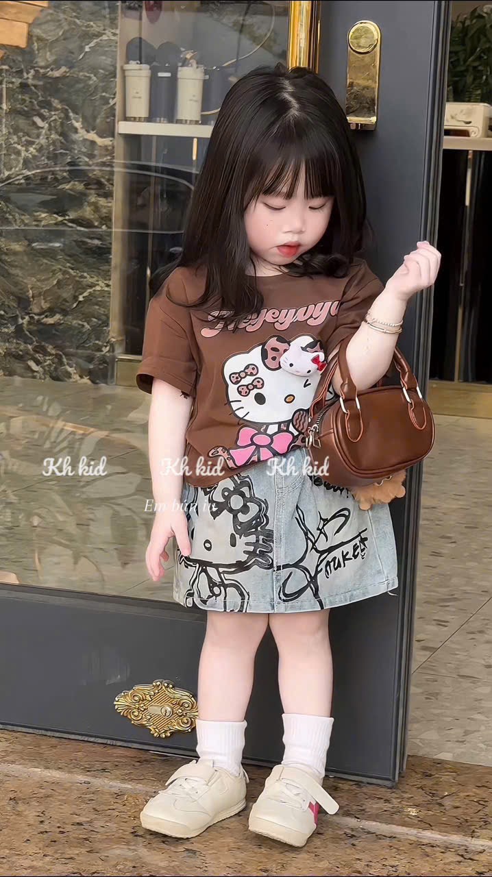 Sét bộ áo kitty nâu trắng cv bò bé gái