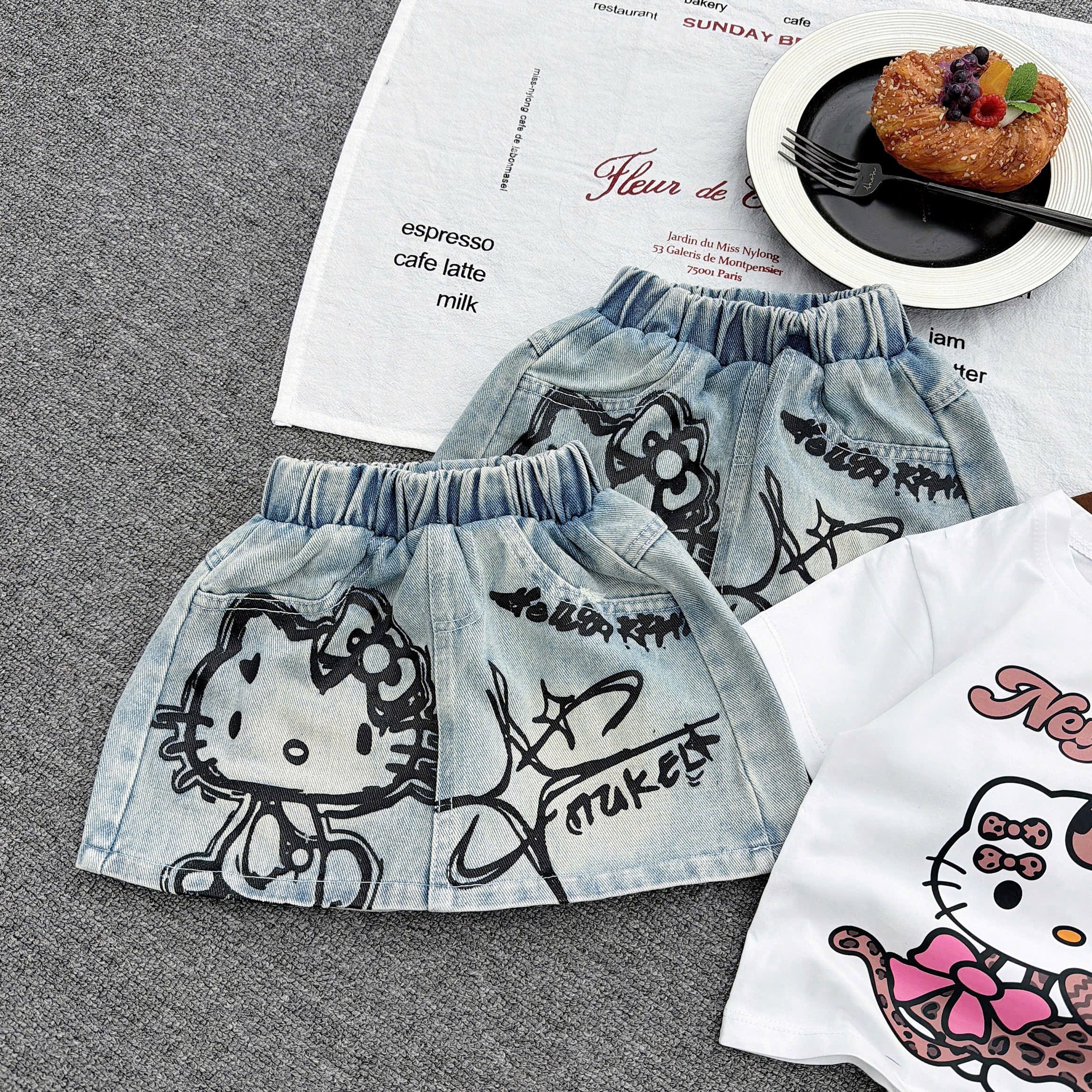 Sét bộ áo kitty nâu trắng cv bò bé gái