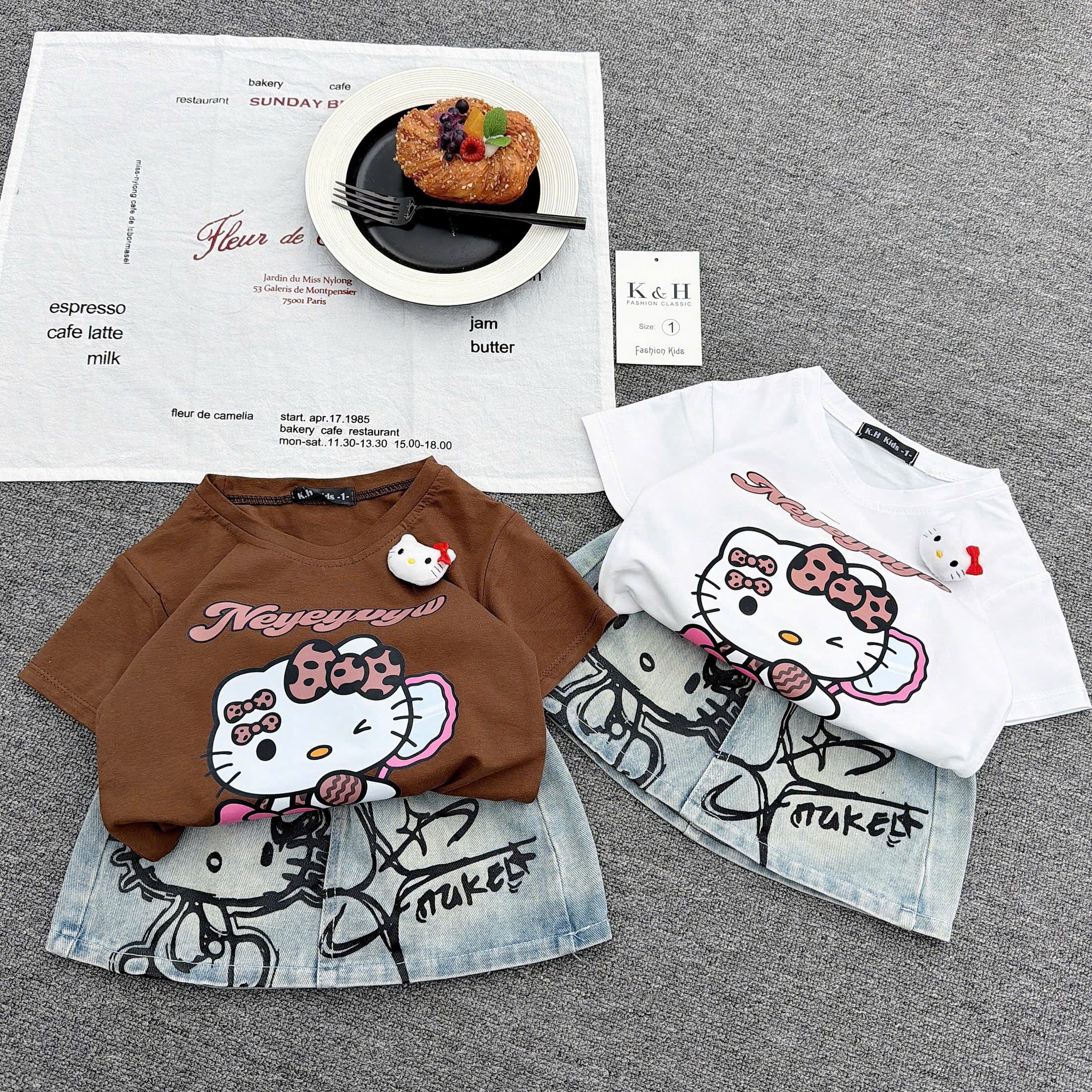 Sét bộ áo kitty nâu trắng cv bò bé gái