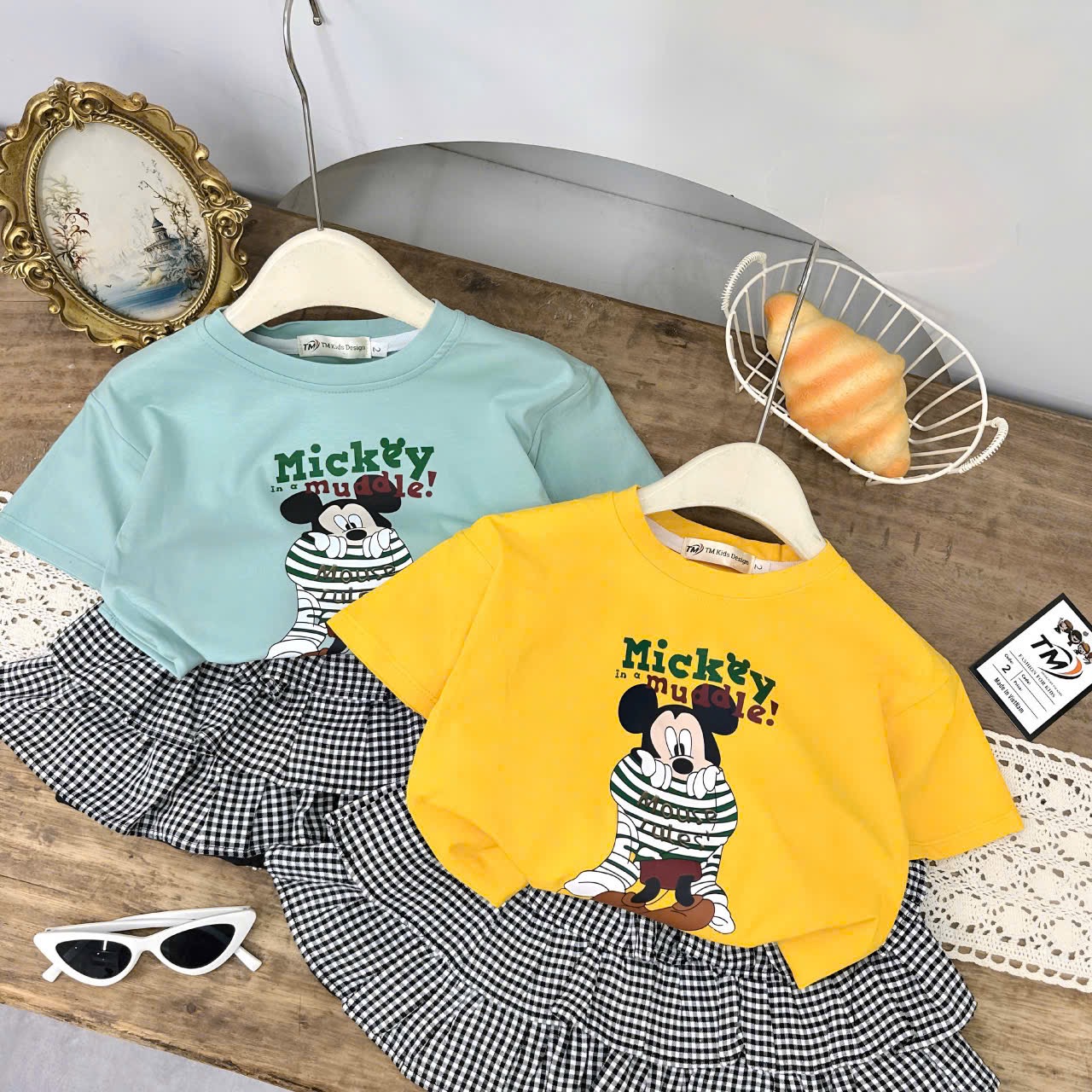 Sét bộ áo micky xanh vàng cv kẻ caro bé gái