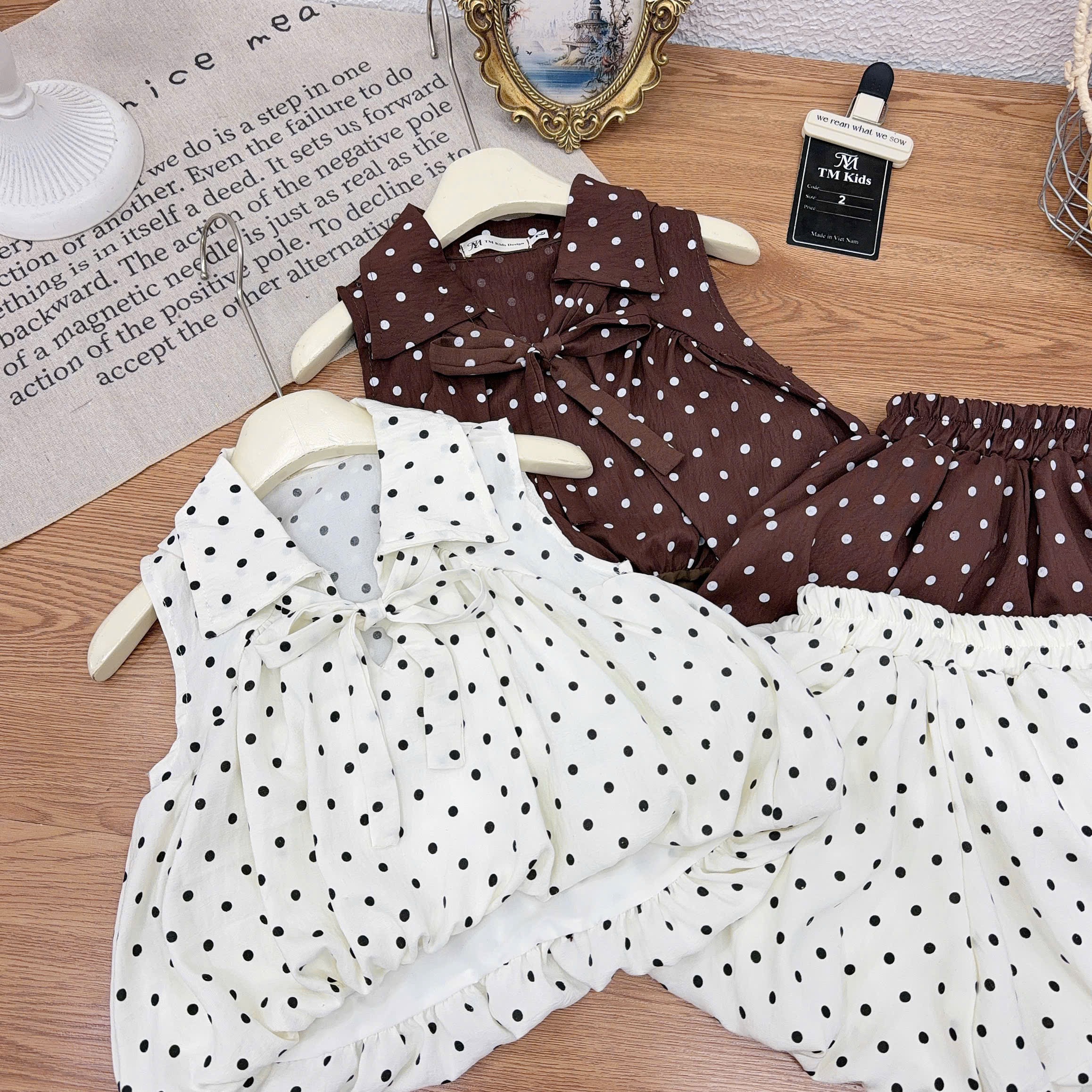 Sét bộ chấm bi bồng cổ bẻ nâu trắng bé gái