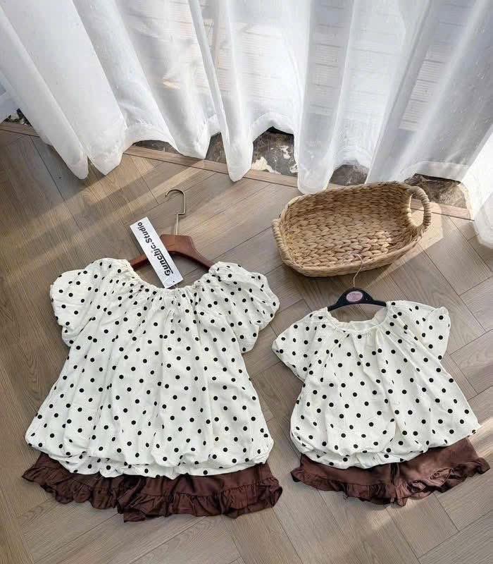 Sét bộ chấm bi bồng quầnđũi bèo bé gái xk