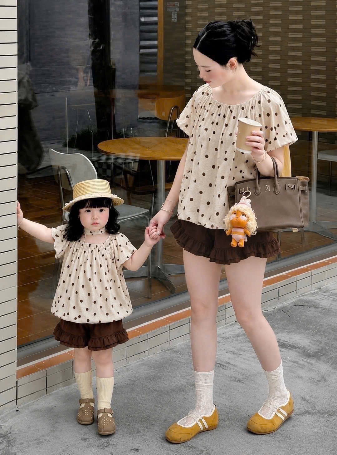Sét bộ chấm bi bồng quầnđũi bèo bé gái xk