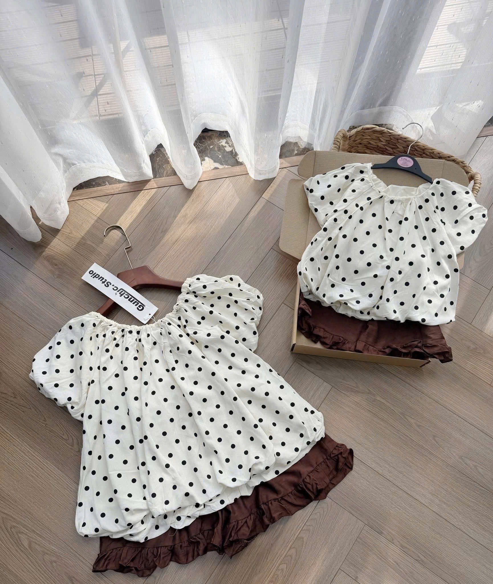 Sét bộ chấm bi bồng quầnđũi bèo bé gái xk