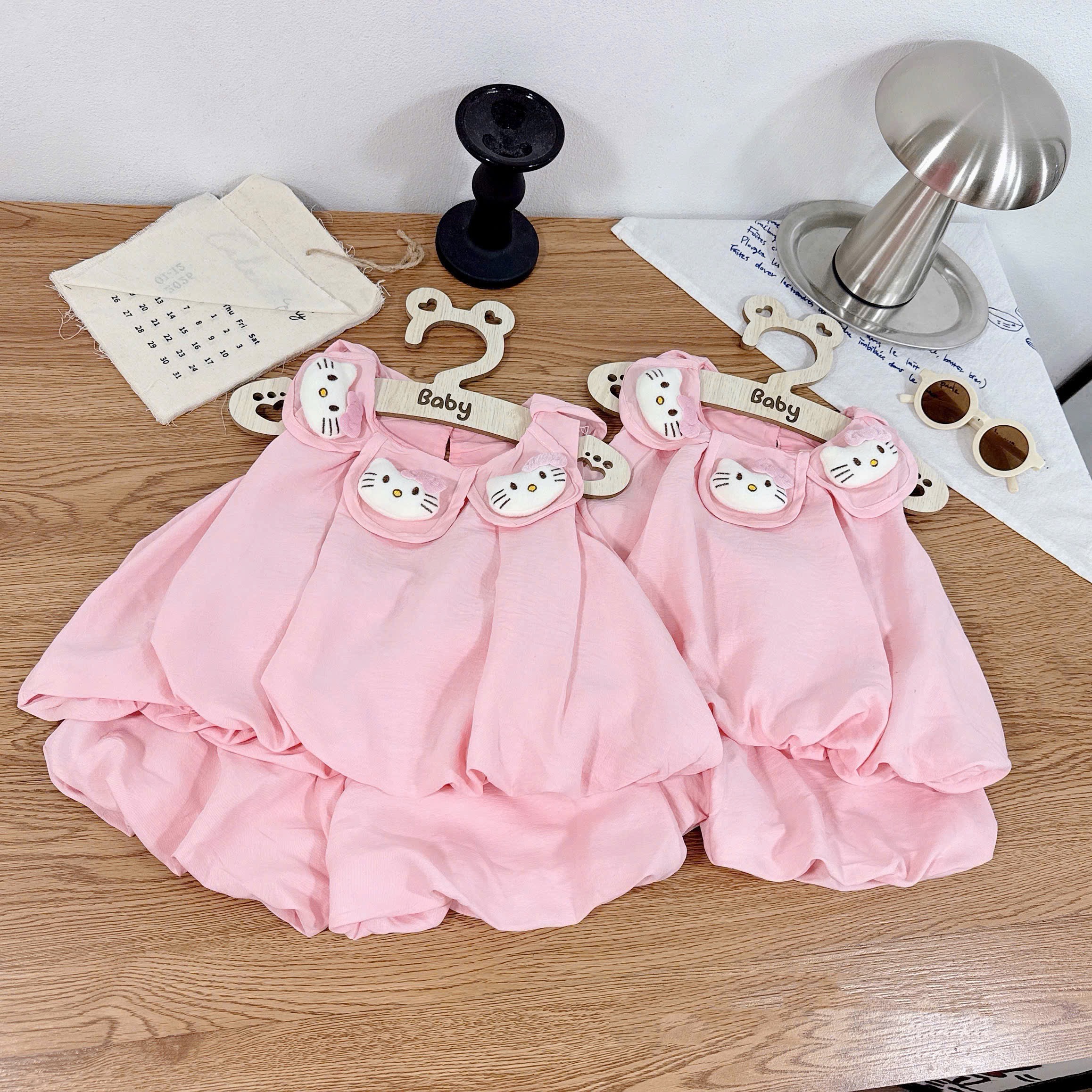 Sét bộ hồng cổ đính thú bông kitty bé gái