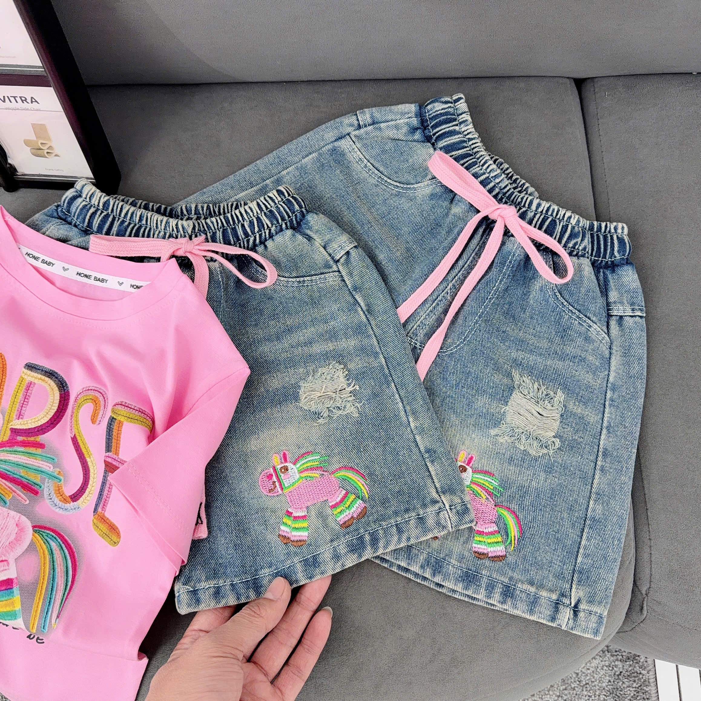 Sét bộ màu quần sooc xanh ngựa bé trai gái