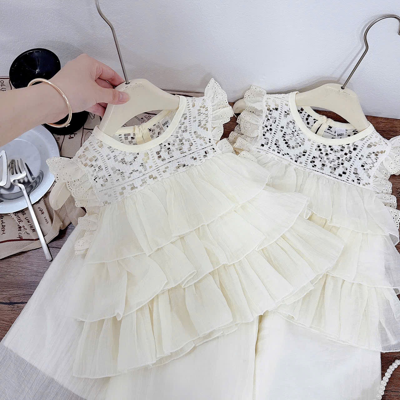 Sét bộ ren phối voan kem bé gái xk