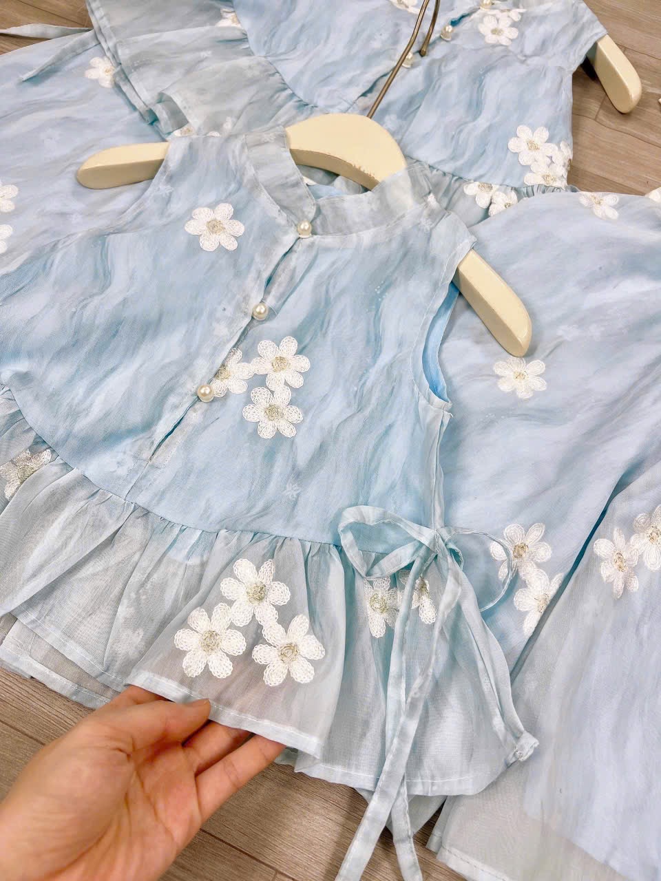 Sét bộ tơ thêu quần xuông xanh dương bé gái