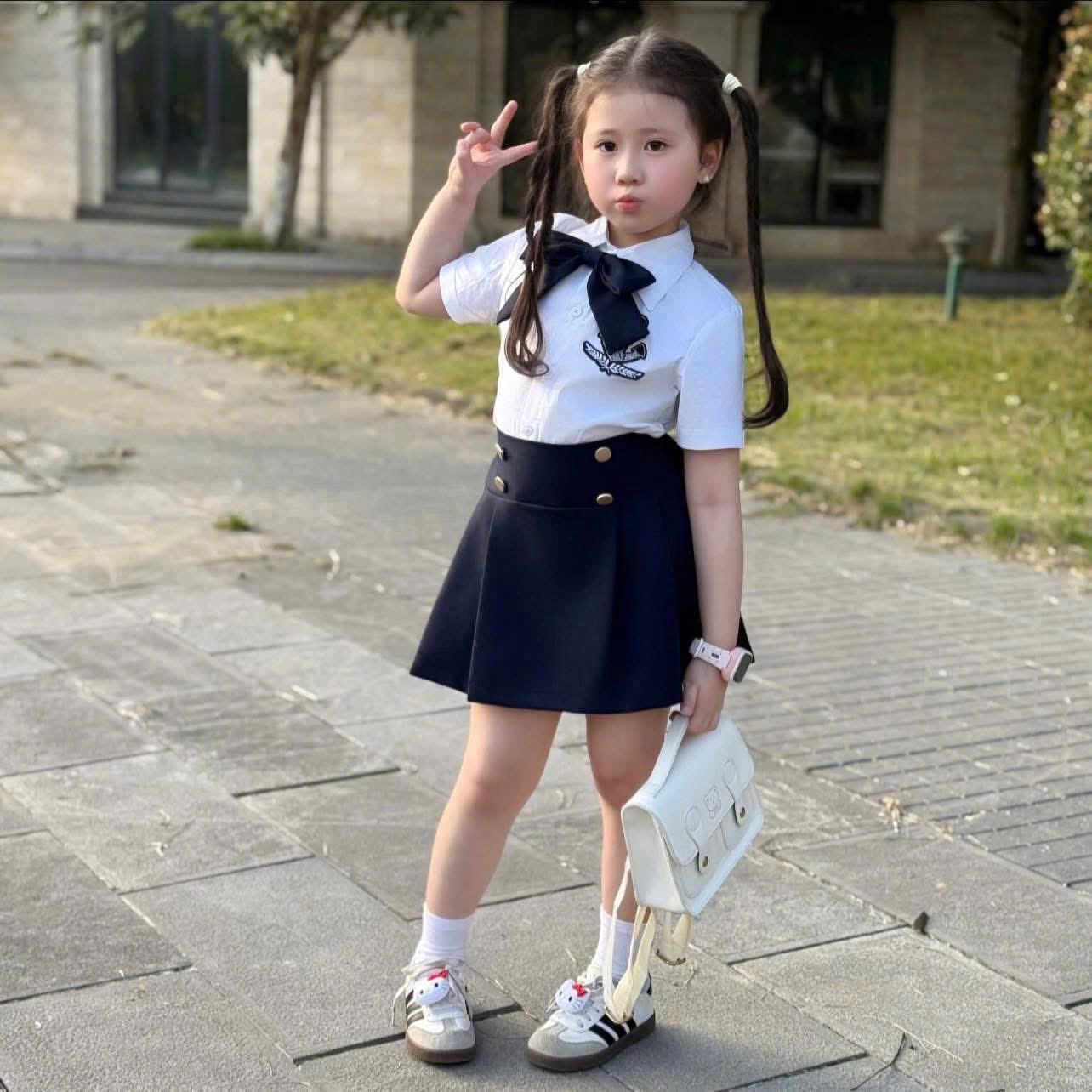 Sét đồng phục bé gái kèm nơ cổ bé gái sn