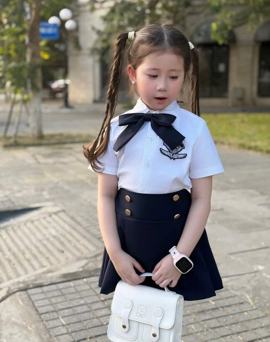 Sét đồng phục bé gái kèm nơ cổ bé gái sn