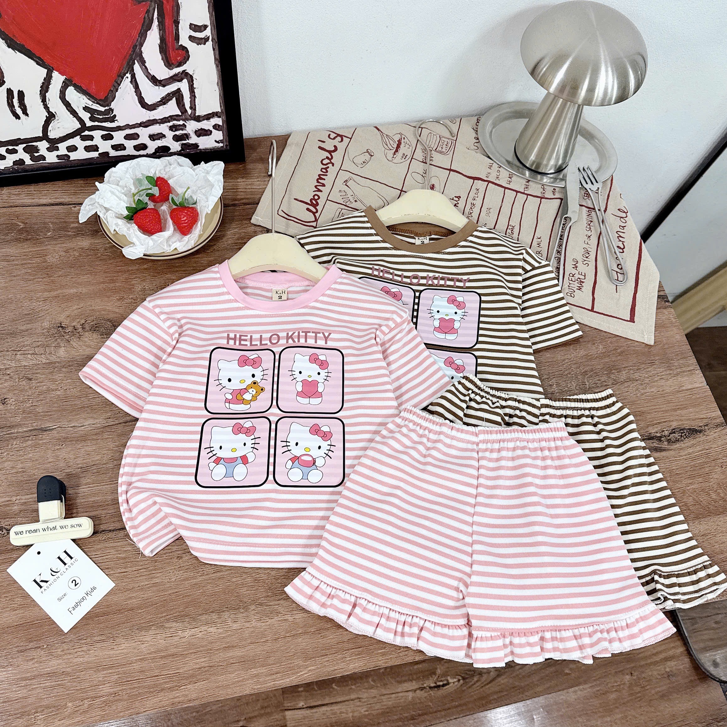 Sét helokitty vuông kẻ nâu hồng bé gái