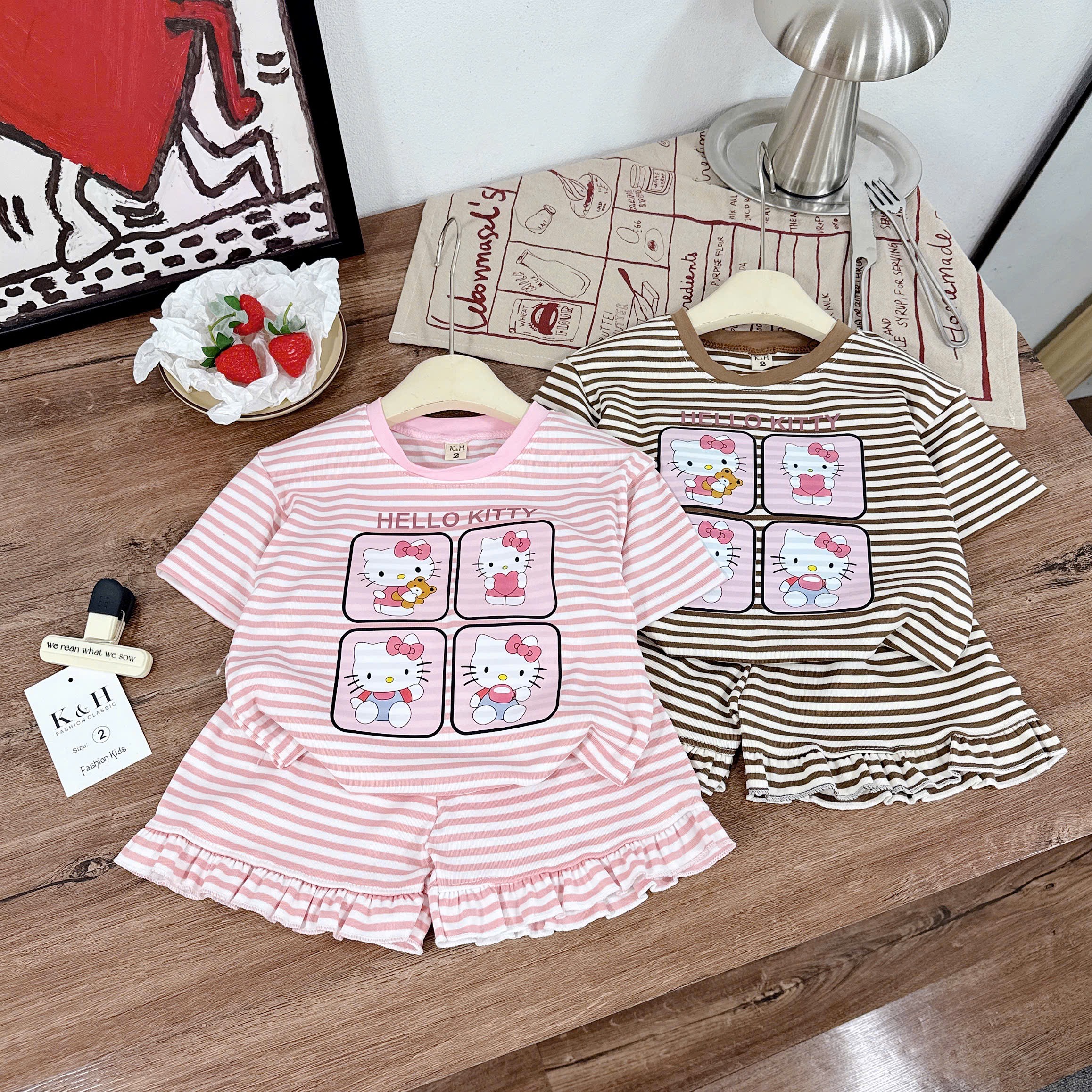 Sét helokitty vuông kẻ nâu hồng bé gái