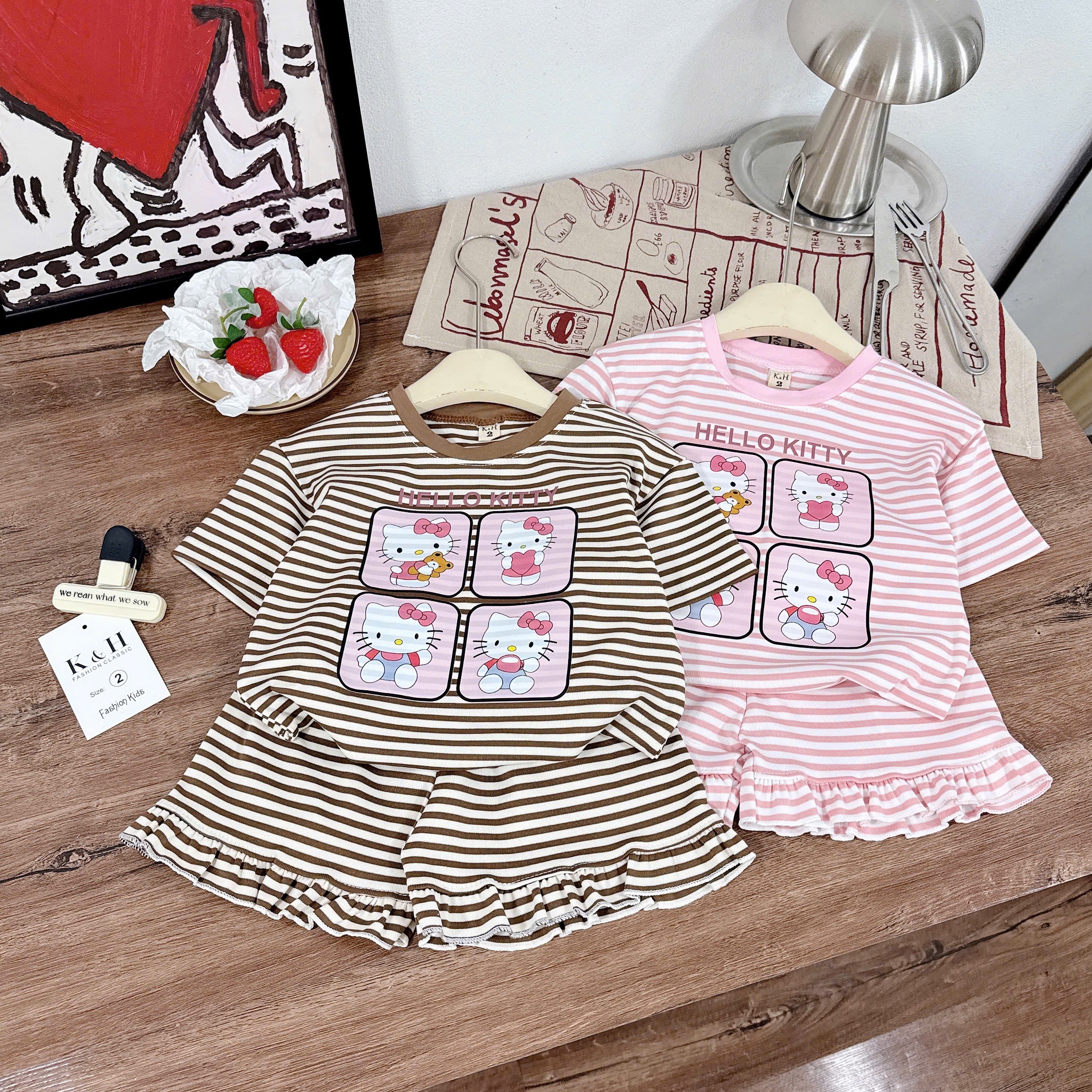 Sét helokitty vuông kẻ nâu hồng bé gái