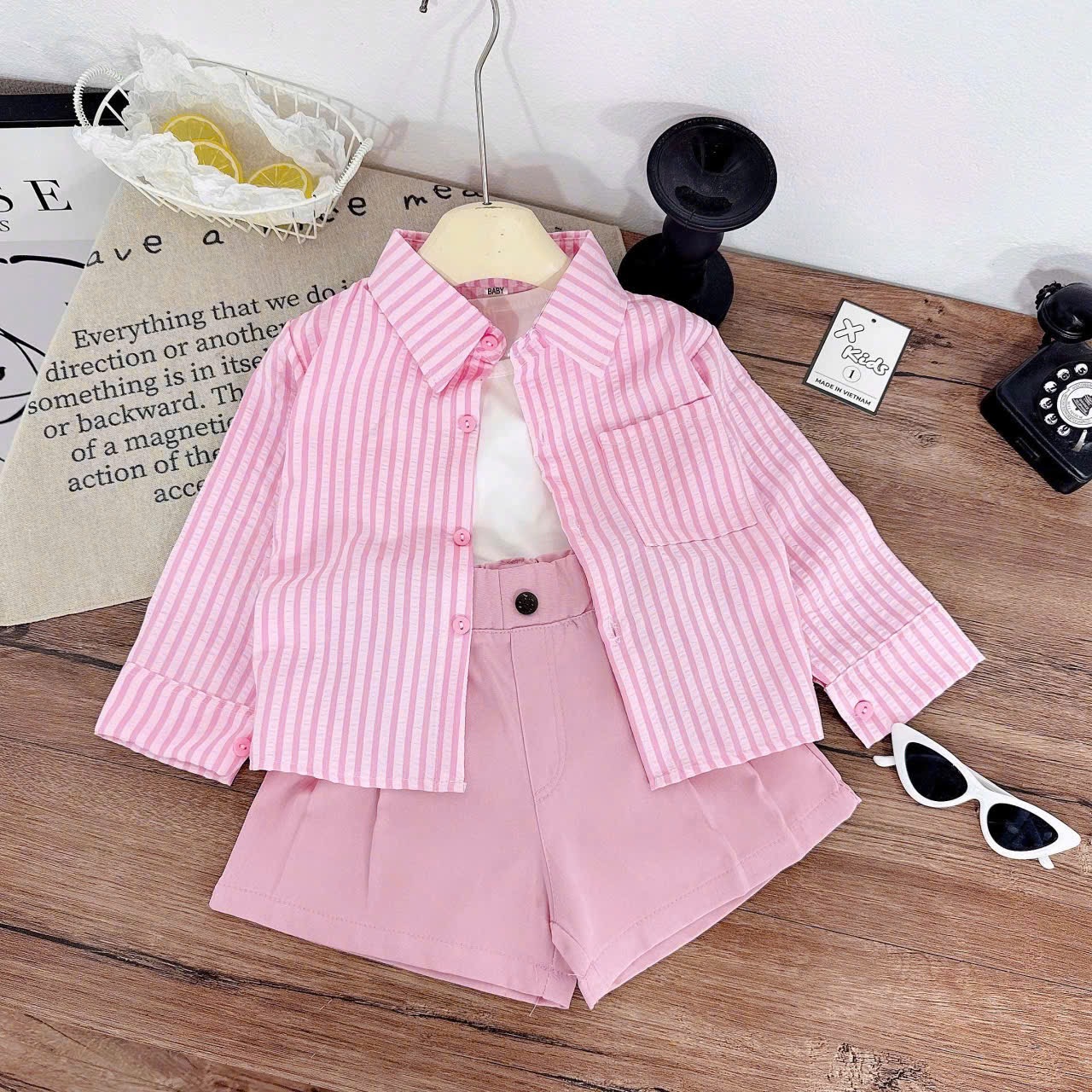 Sét sơmi kẻ hồng 3 chi tiết quần sooc bé gái