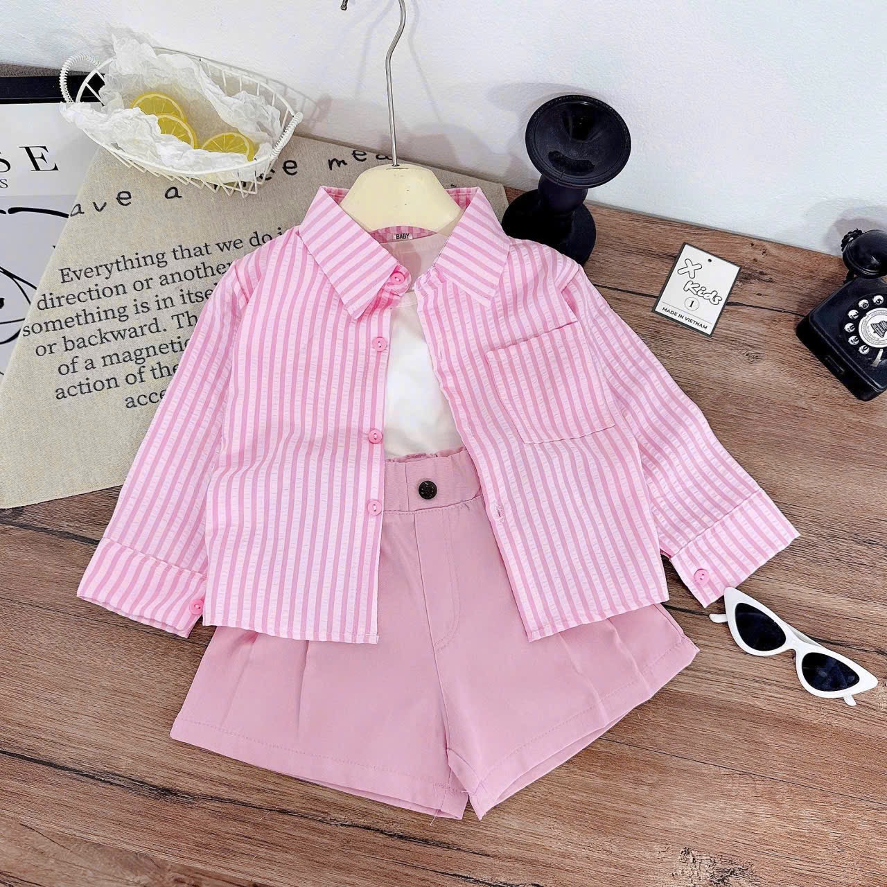 Sét sơmi kẻ hồng 3 chi tiết quần sooc bé gái