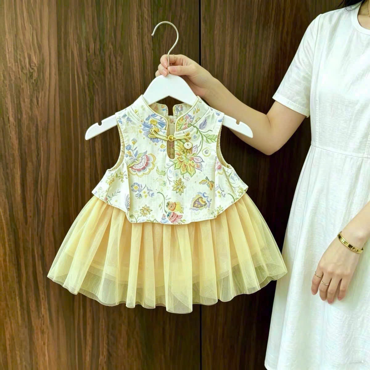Sét váy hoa phối thân voan bé gái