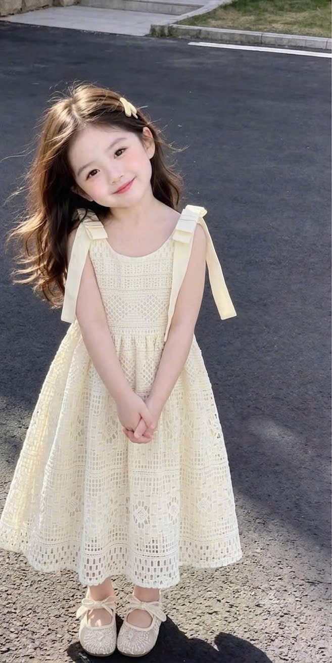 Sét váy kem lưới bé gái