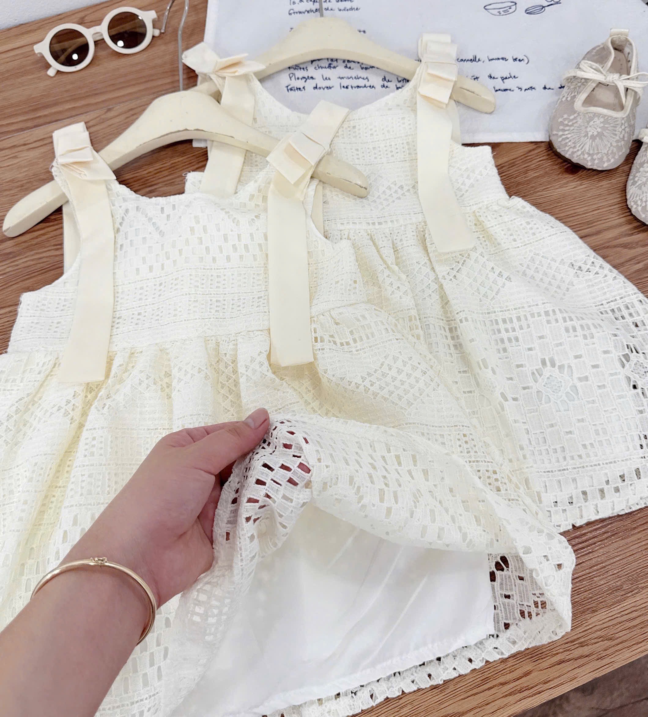 Sét váy kem lưới bé gái
