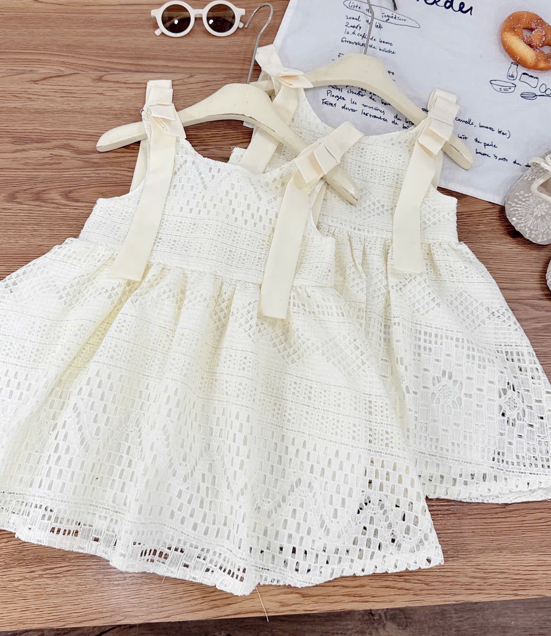 Sét váy kem lưới bé gái
