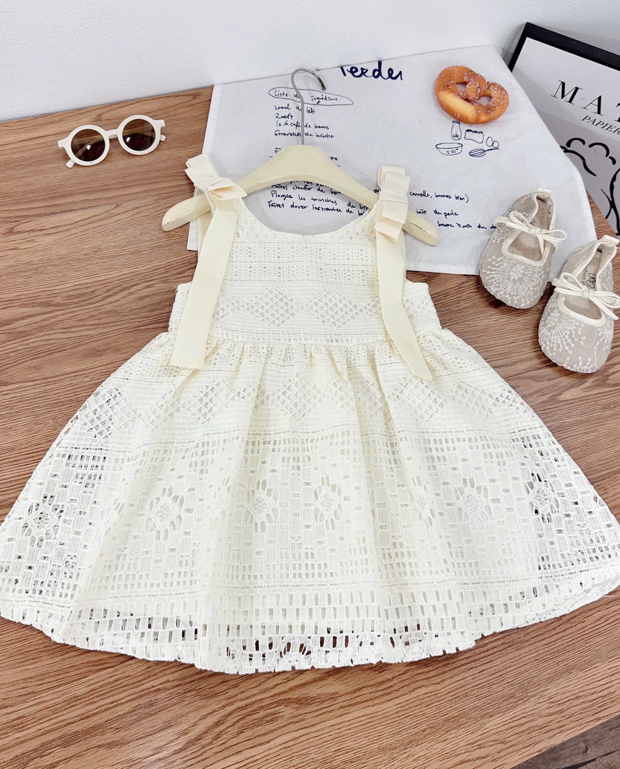 Sét váy kem lưới bé gái