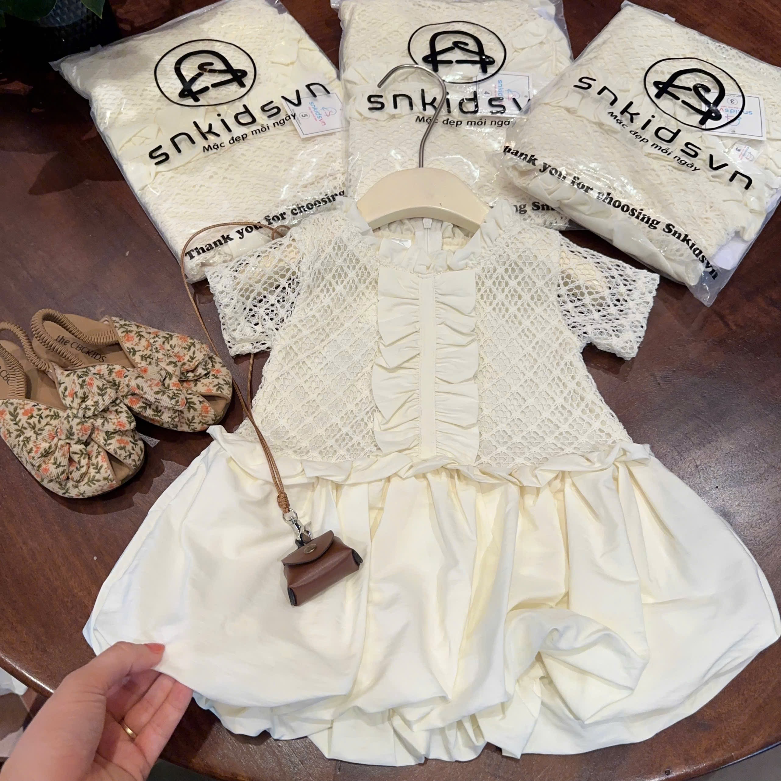 Sét váy kem tiểu thư bé gái