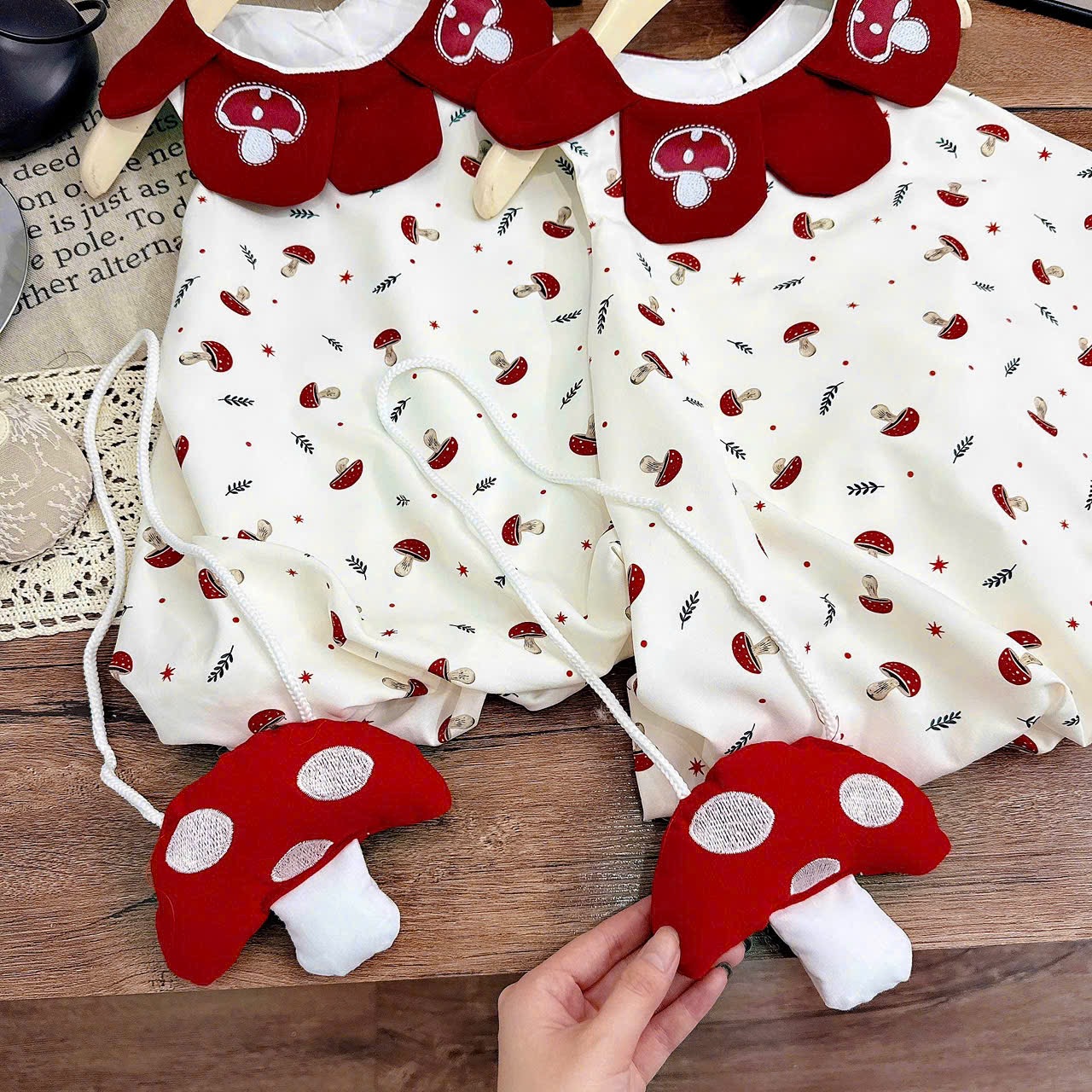 Sét váy nấm kèm túi đeo bé gái