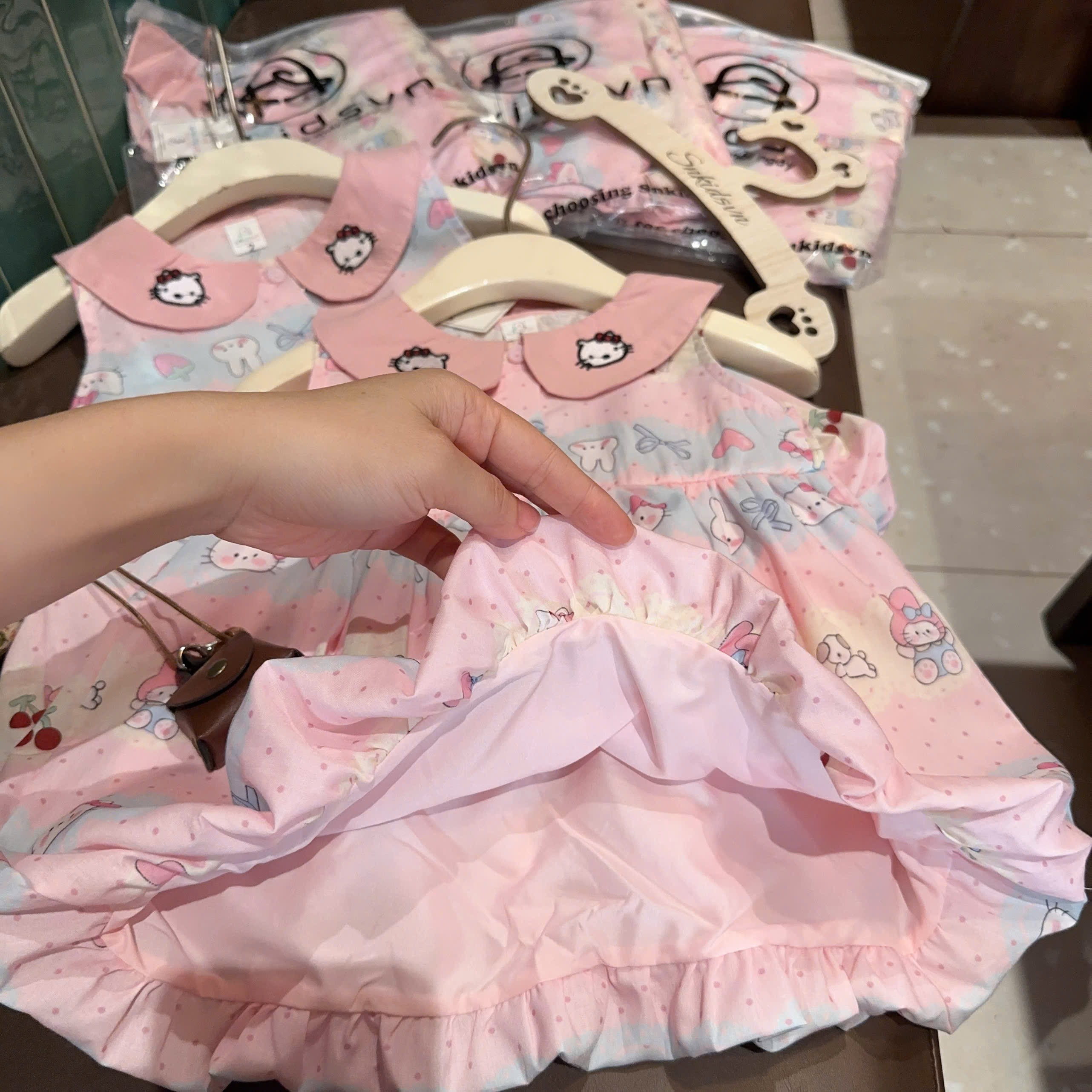 Sét váy thỏ kèm túi mini sn bé gái