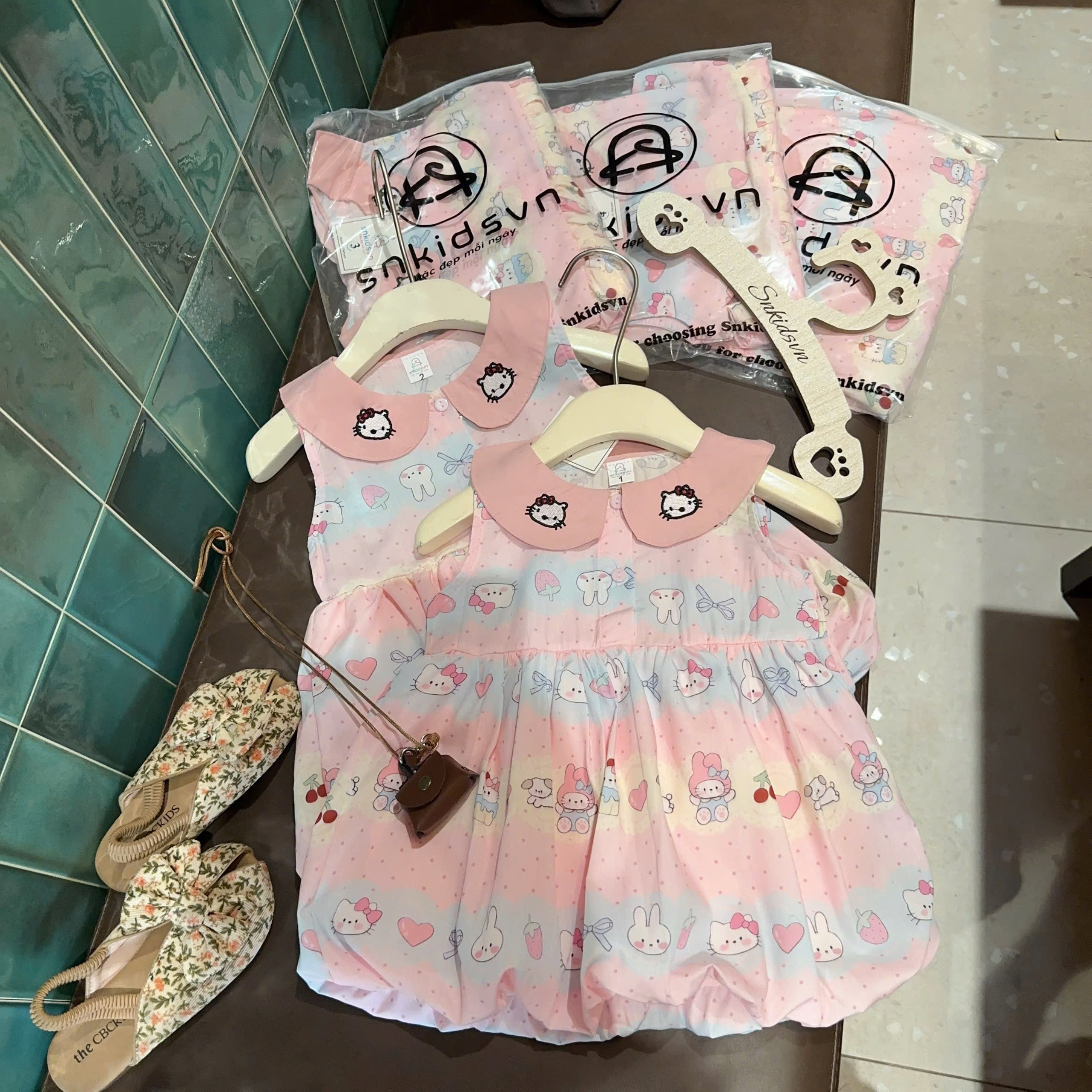 Sét váy thỏ kèm túi mini sn bé gái