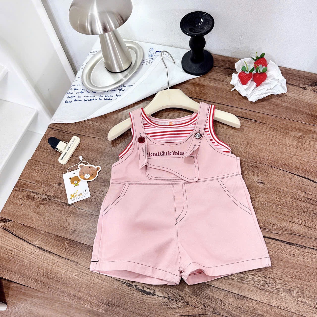 Sét yếm kaki hồng kèm áo xk bé gái