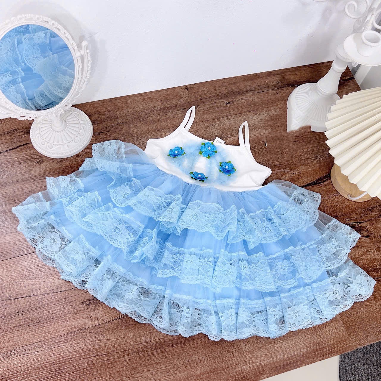 Váy 2 dây ren tầng hồng xanh bé gái