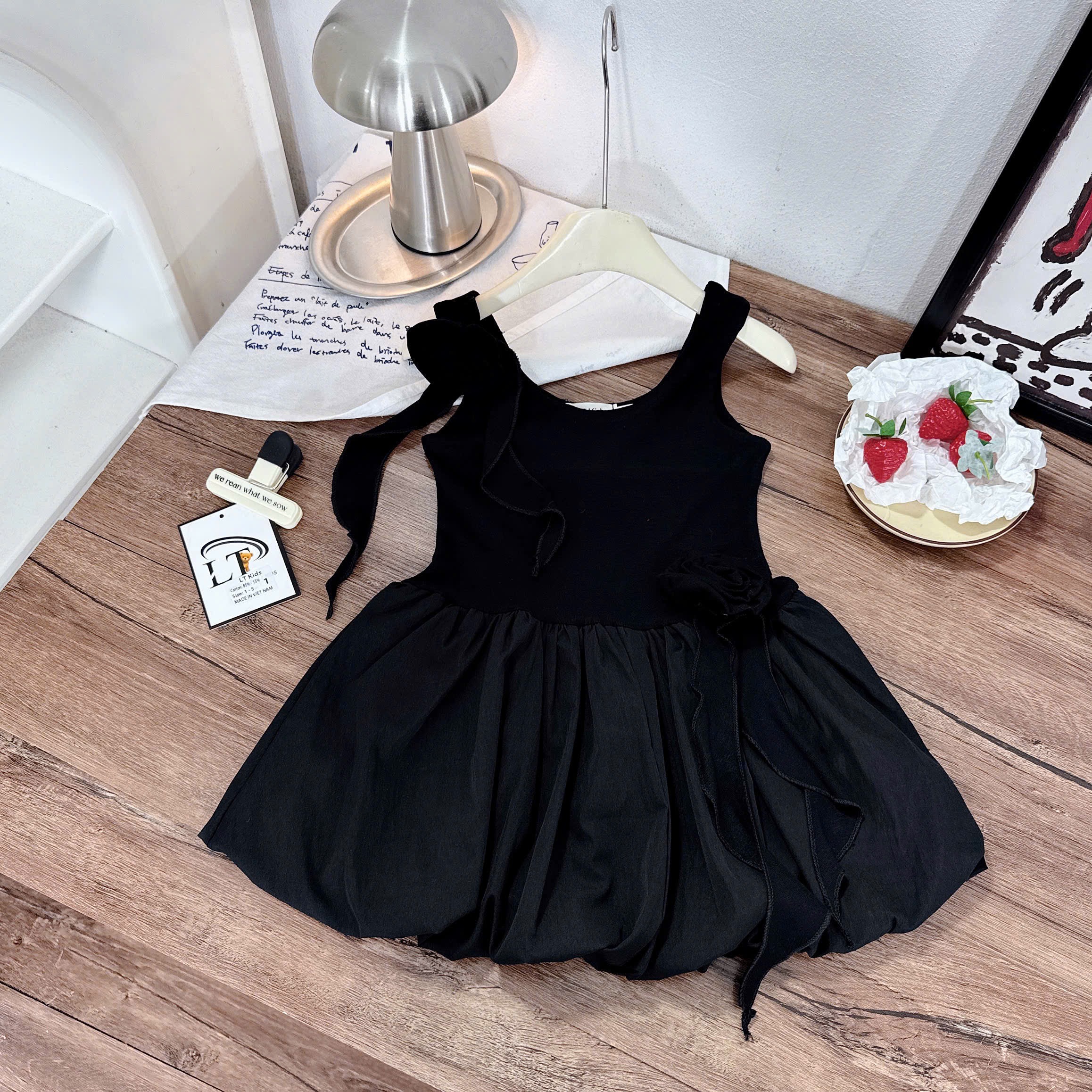 Váy 2 dây thân bồng tag hoa rời lt bé gái