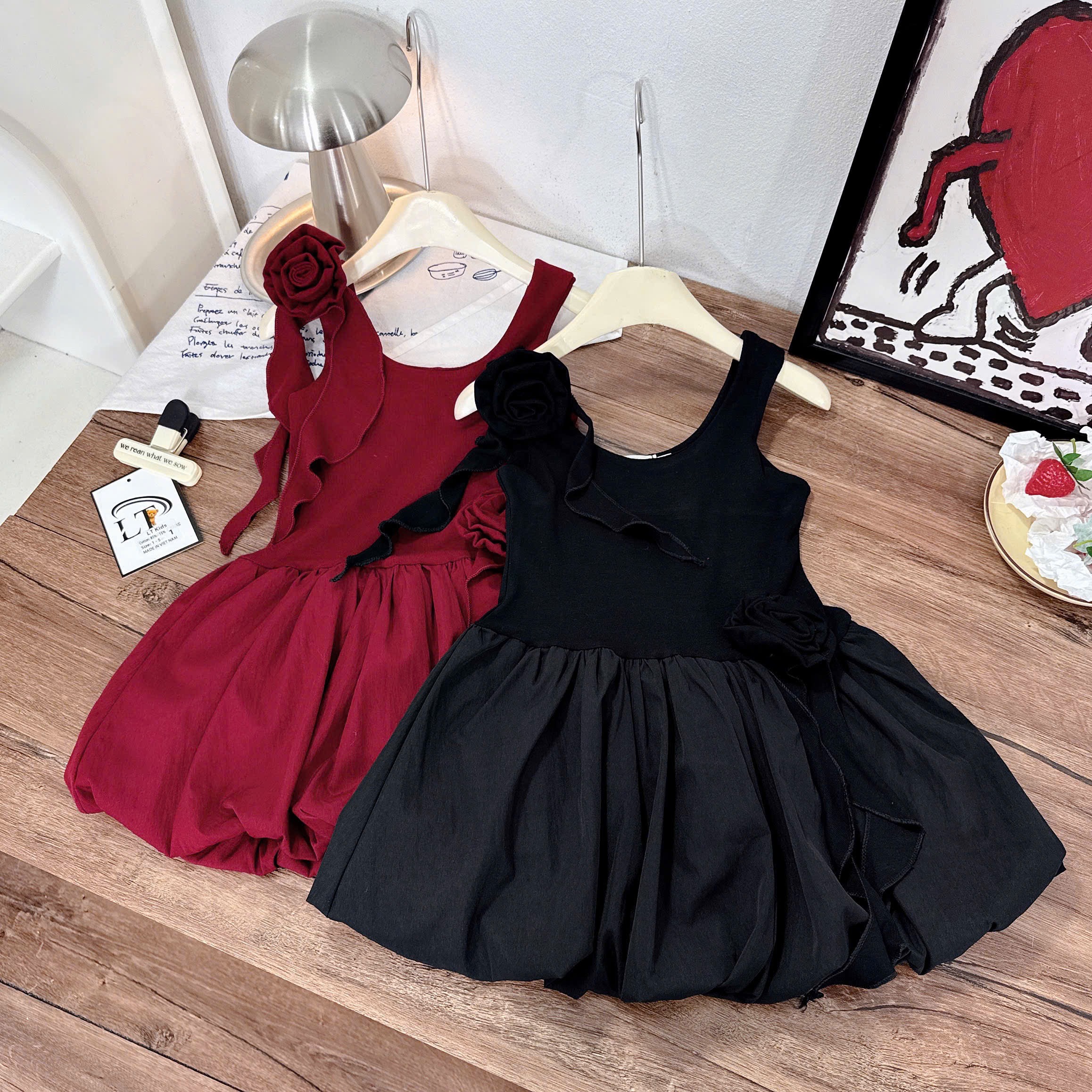 Váy 2 dây thân bồng tag hoa rời lt bé gái