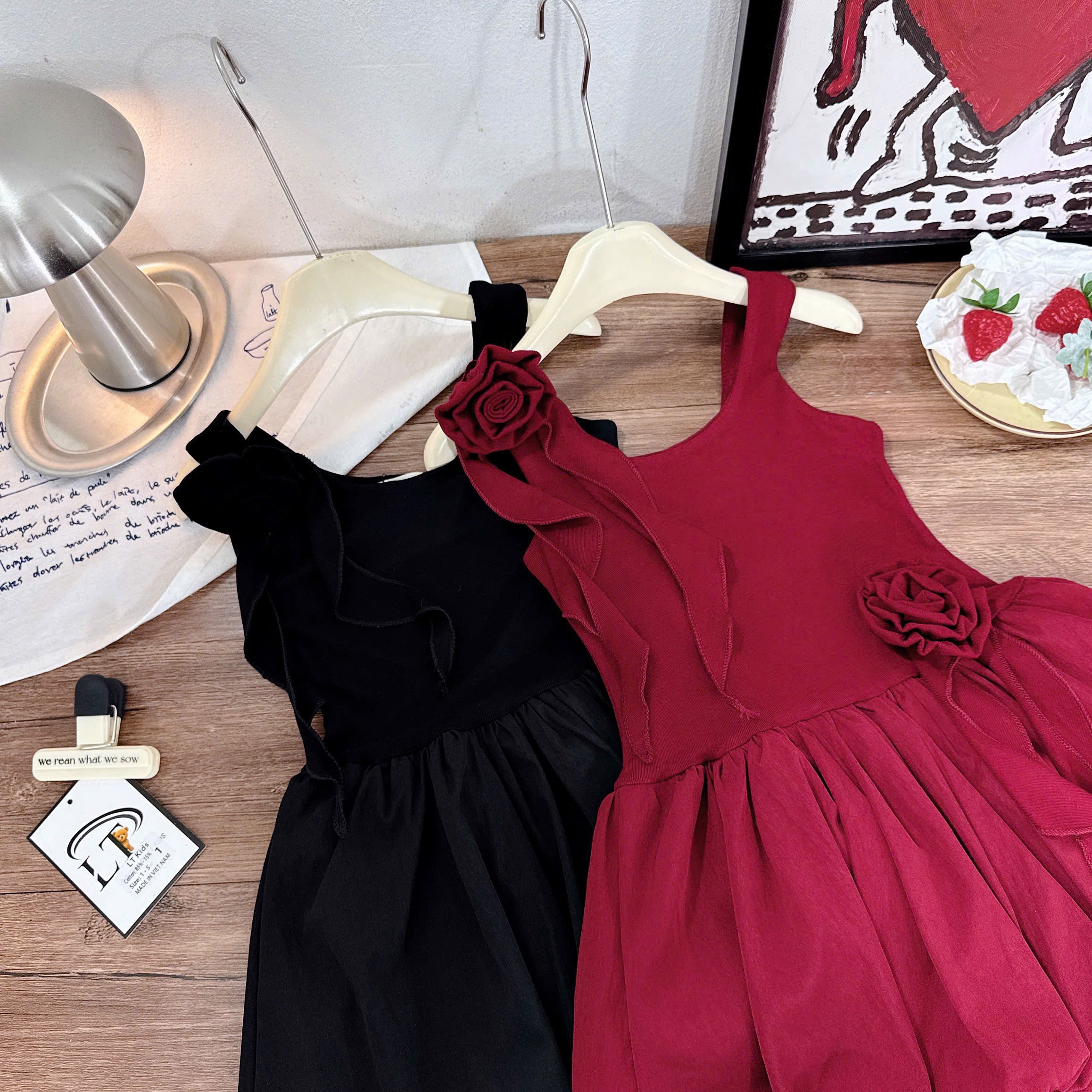 Váy 2 dây thân bồng tag hoa rời lt bé gái